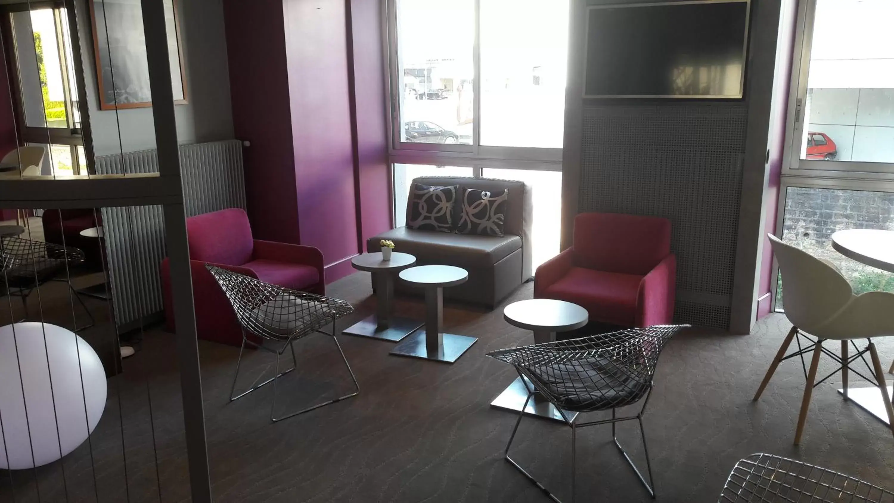Lounge or bar in Mercure Epinal Centre