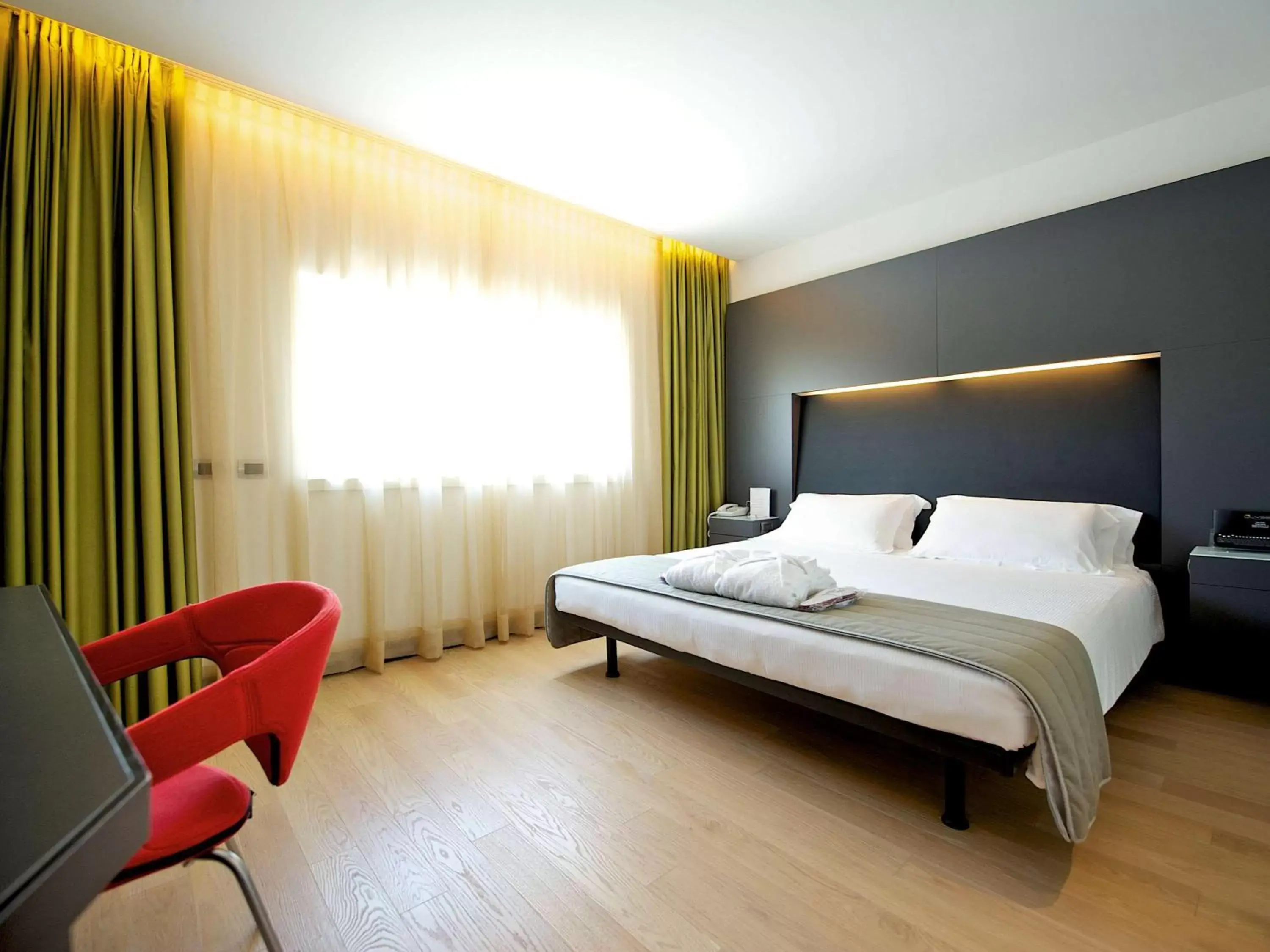 Photo of the whole room, Bed in Mercure Nerocubo Rovereto