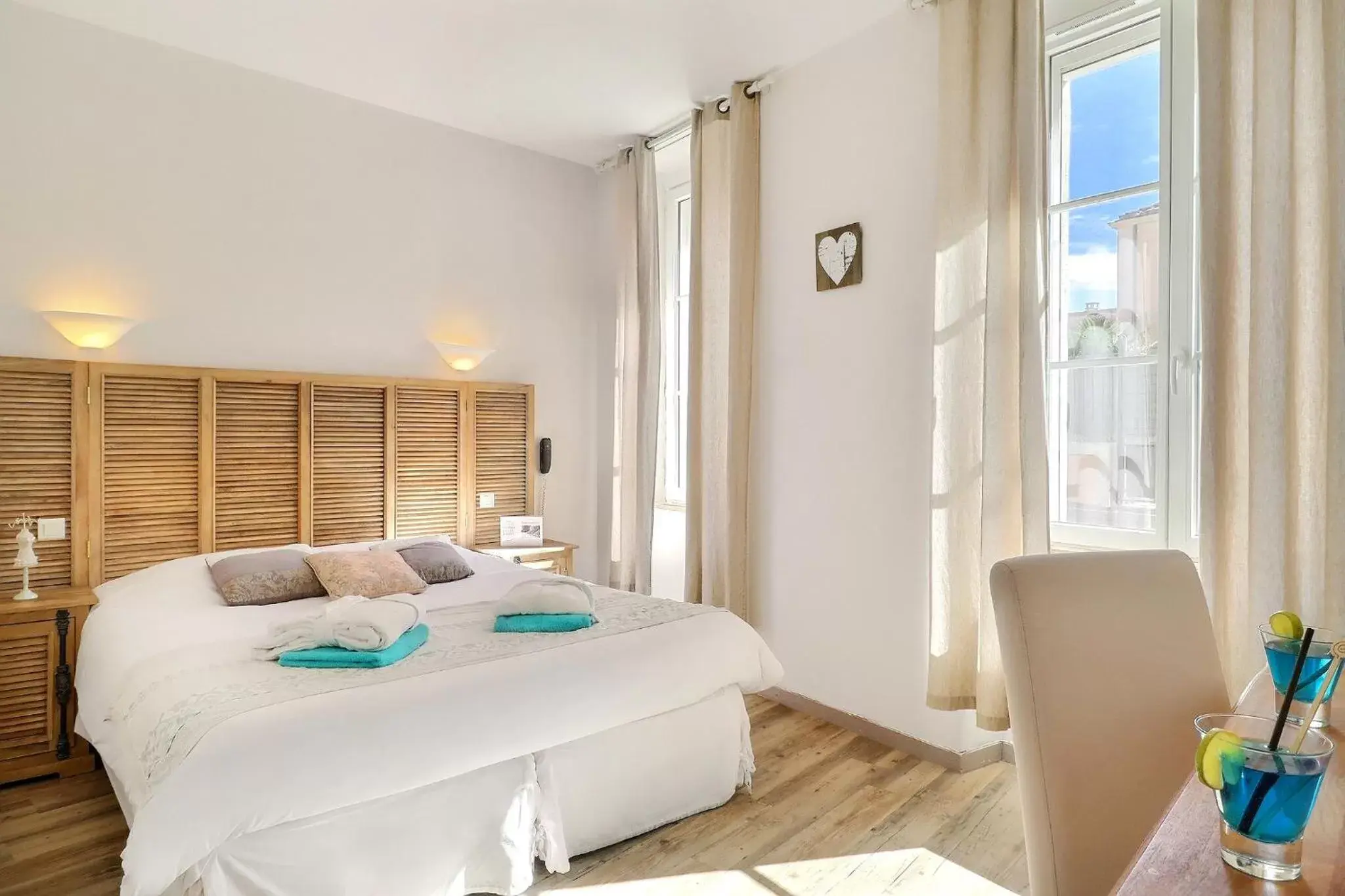 Property building, Bed in Grand Hôtel des Bains SPA