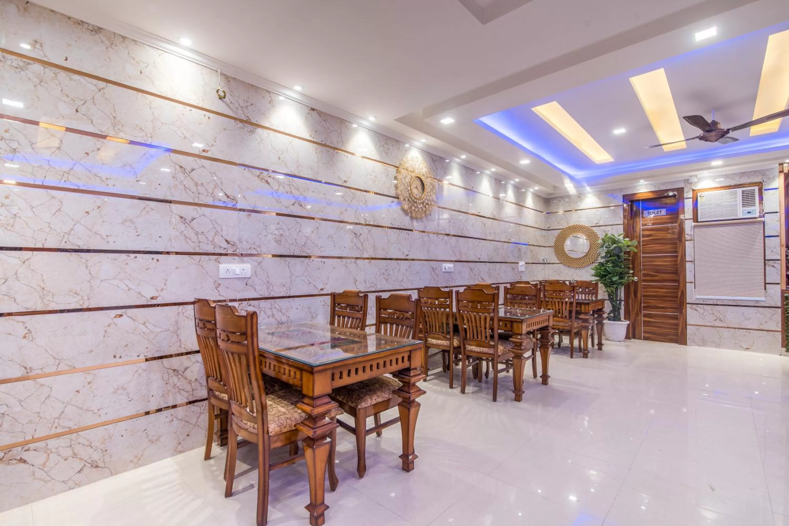 Restaurant/places to eat in Hotel Festival Mahipalpur At Delhi Airport