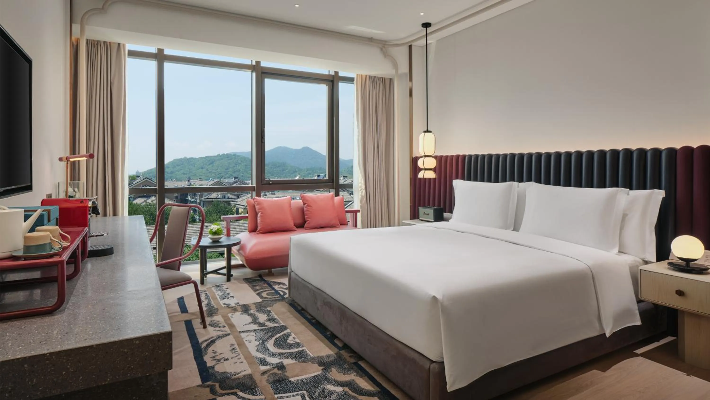 Photo of the whole room, Bed in Hotel Indigo Hangzhou Uptown