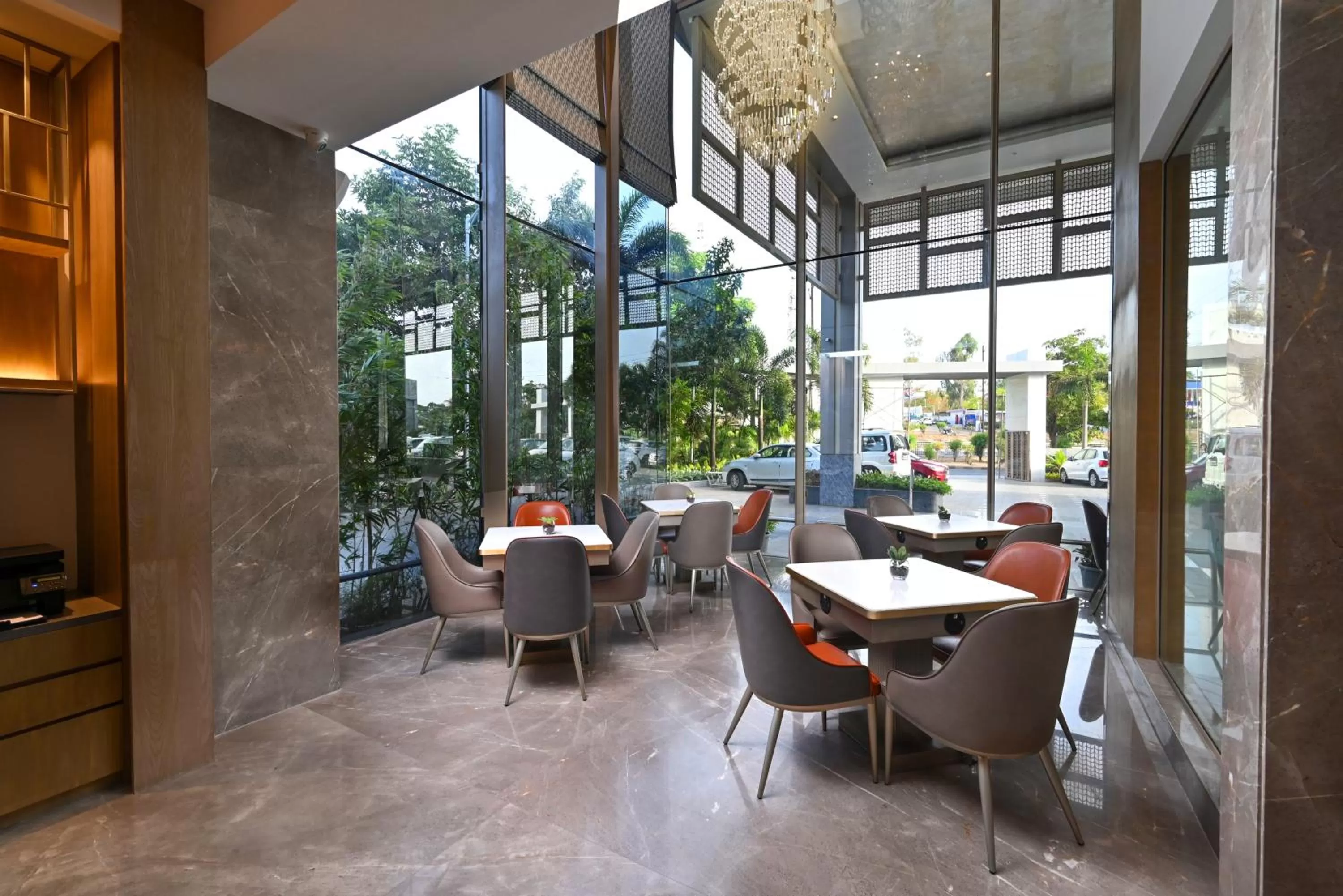 Coffee/tea facilities in Express Inn The Business Luxury Hotel