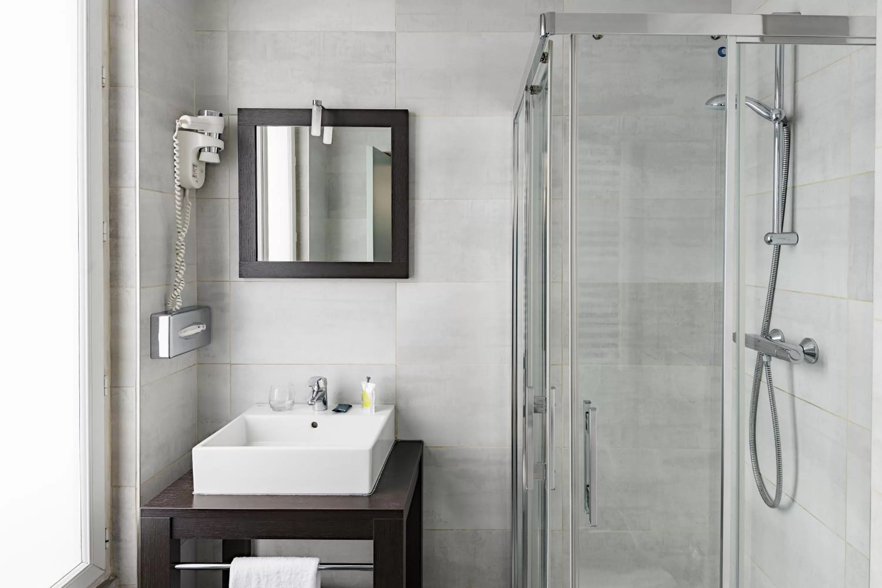 Bathroom in Grand Hôtel Clichy Paris