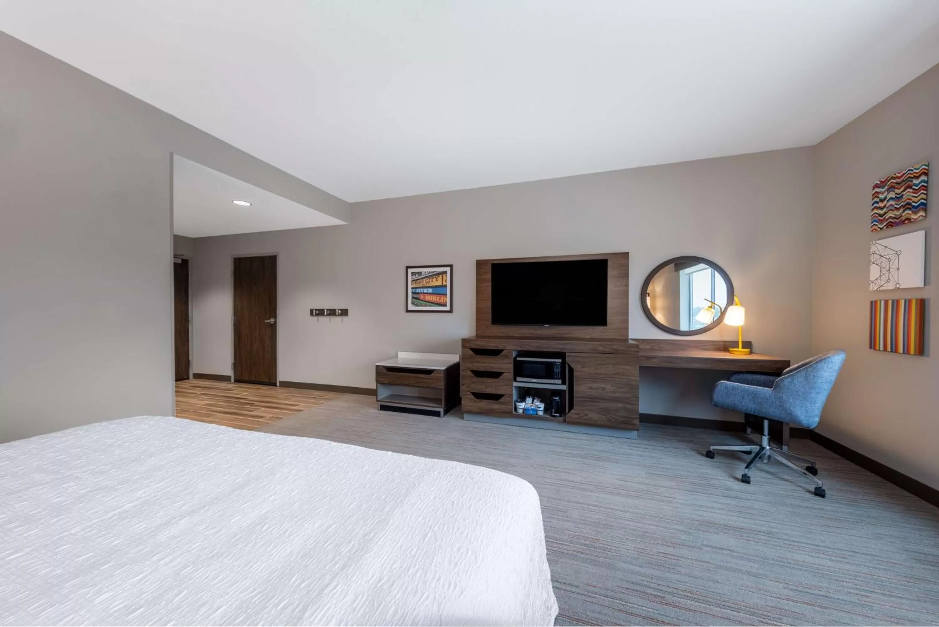 Bedroom, Bed in Hampton Inn Kansas City Southeast, Mo