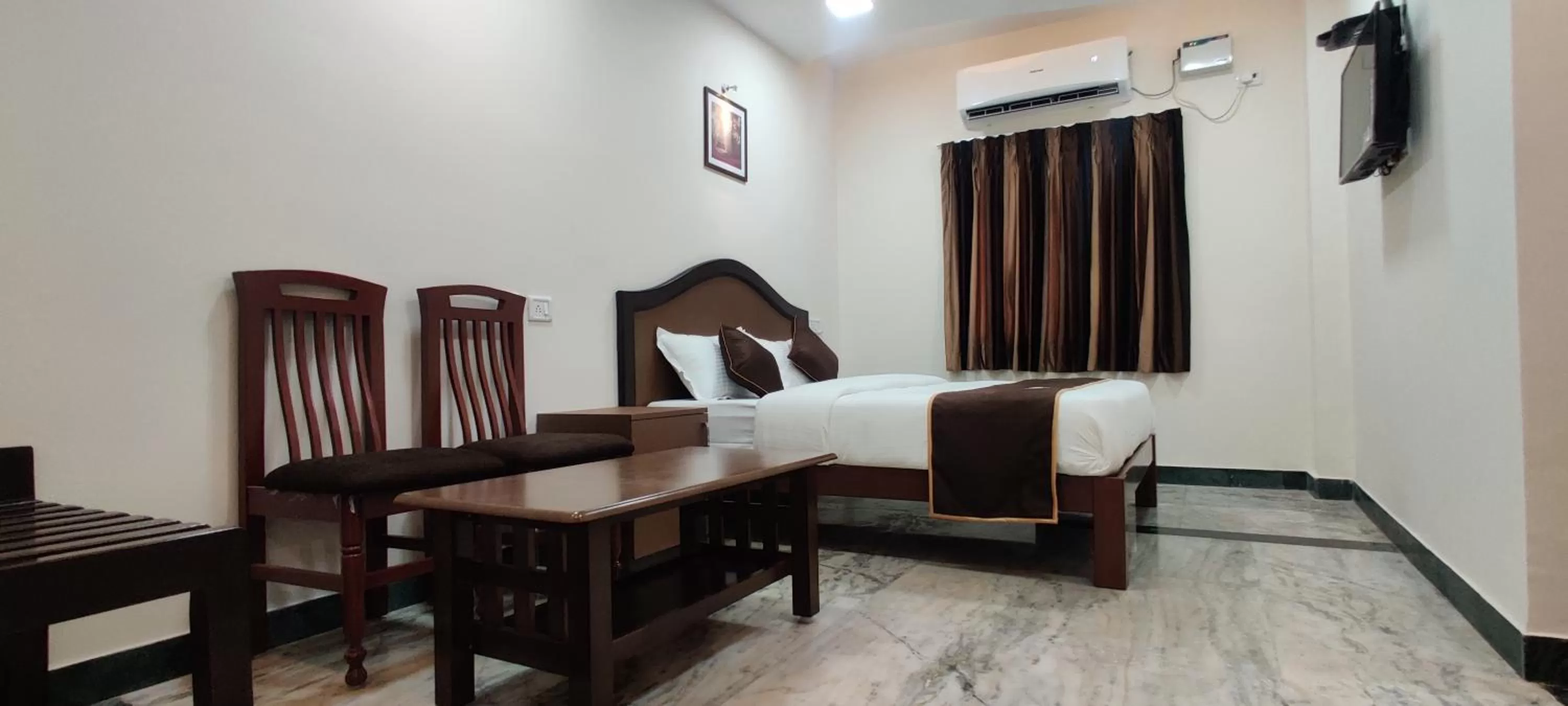 Bed in Rmc travellers inn