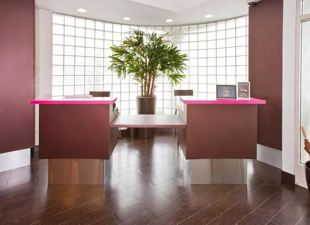 Lobby or reception in Menlo Park Inn Lobby or reception in Menlo Park Inn