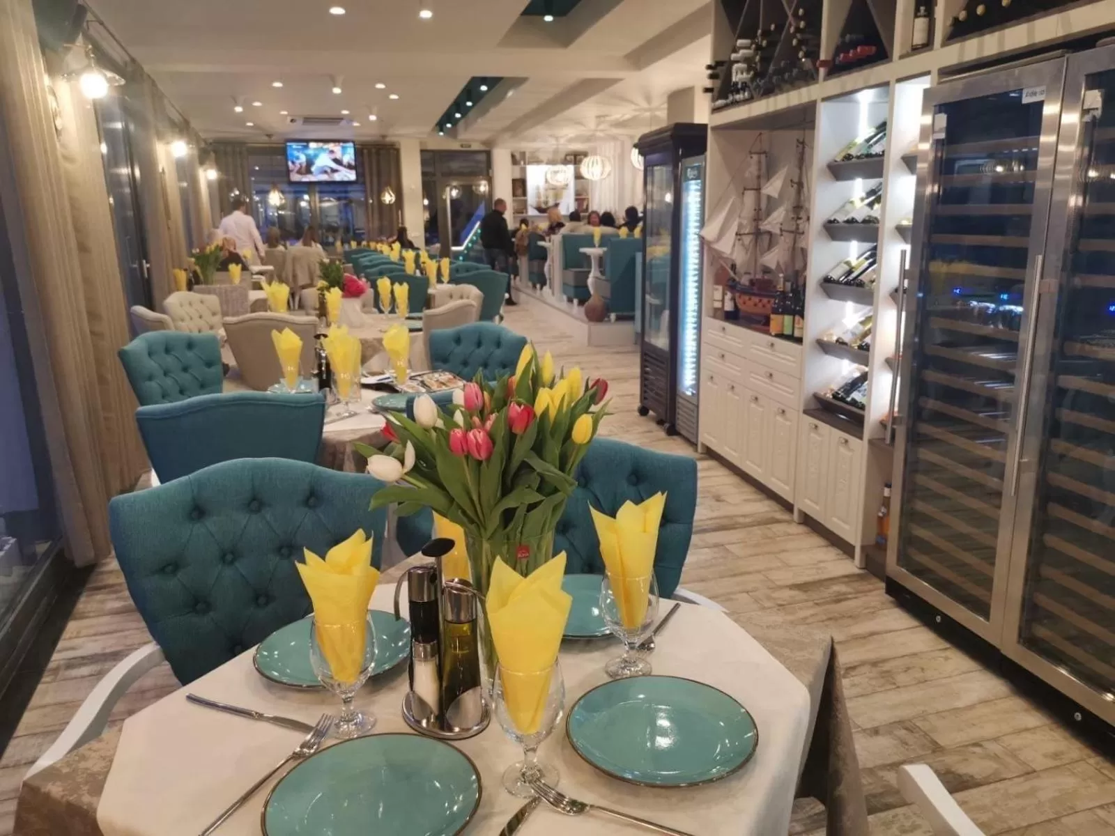 Restaurant/places to eat in Rose Gardens Apart Hotel