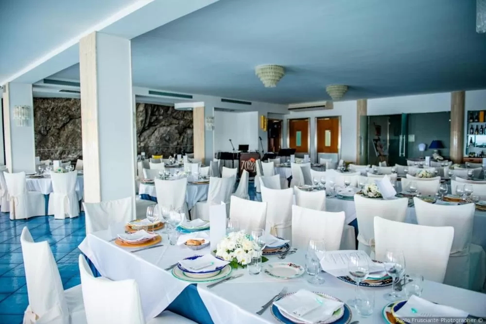 Restaurant/places to eat in Hotel Bristol