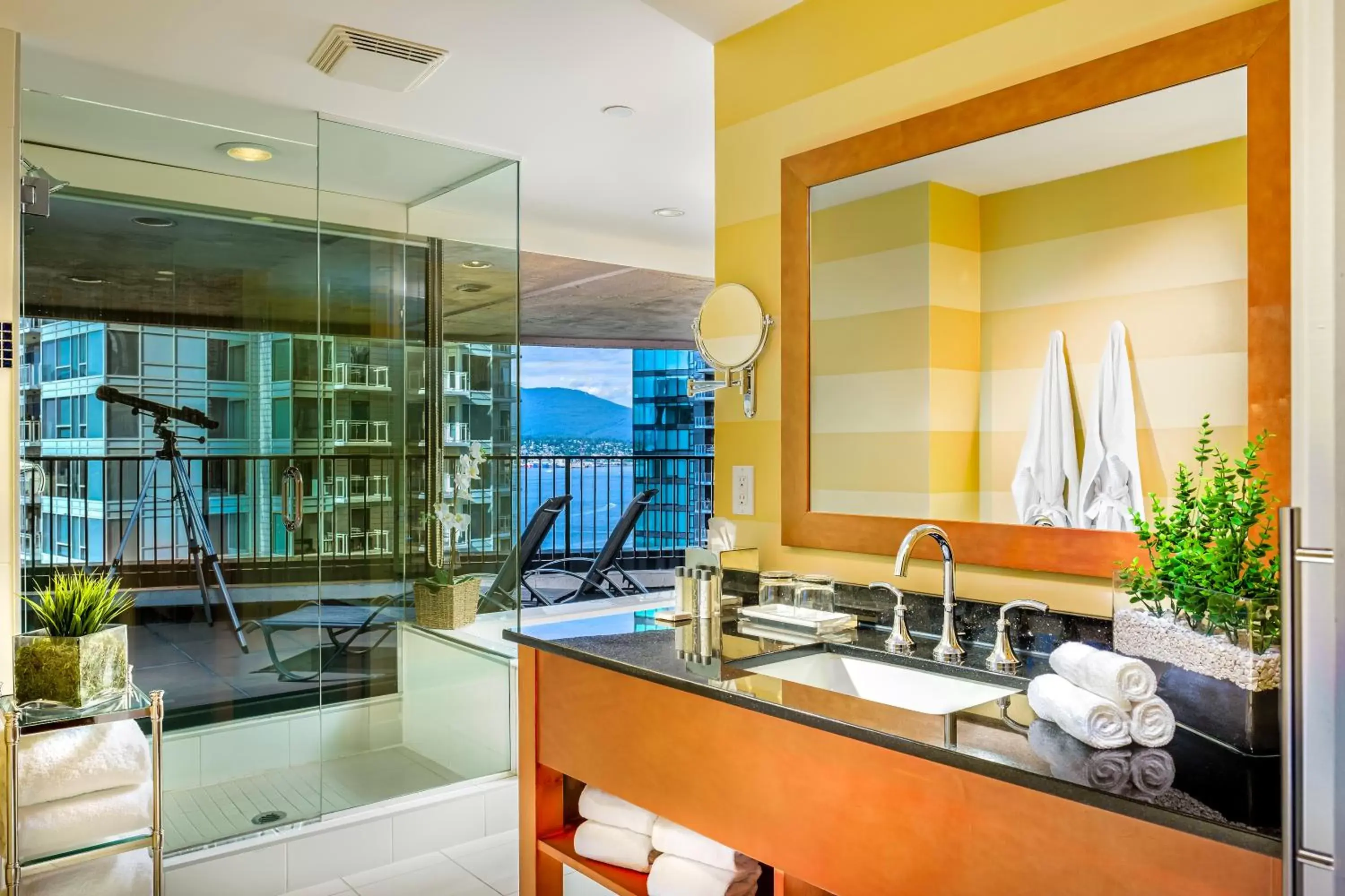 Bathroom in Pinnacle Hotel Harbourfront