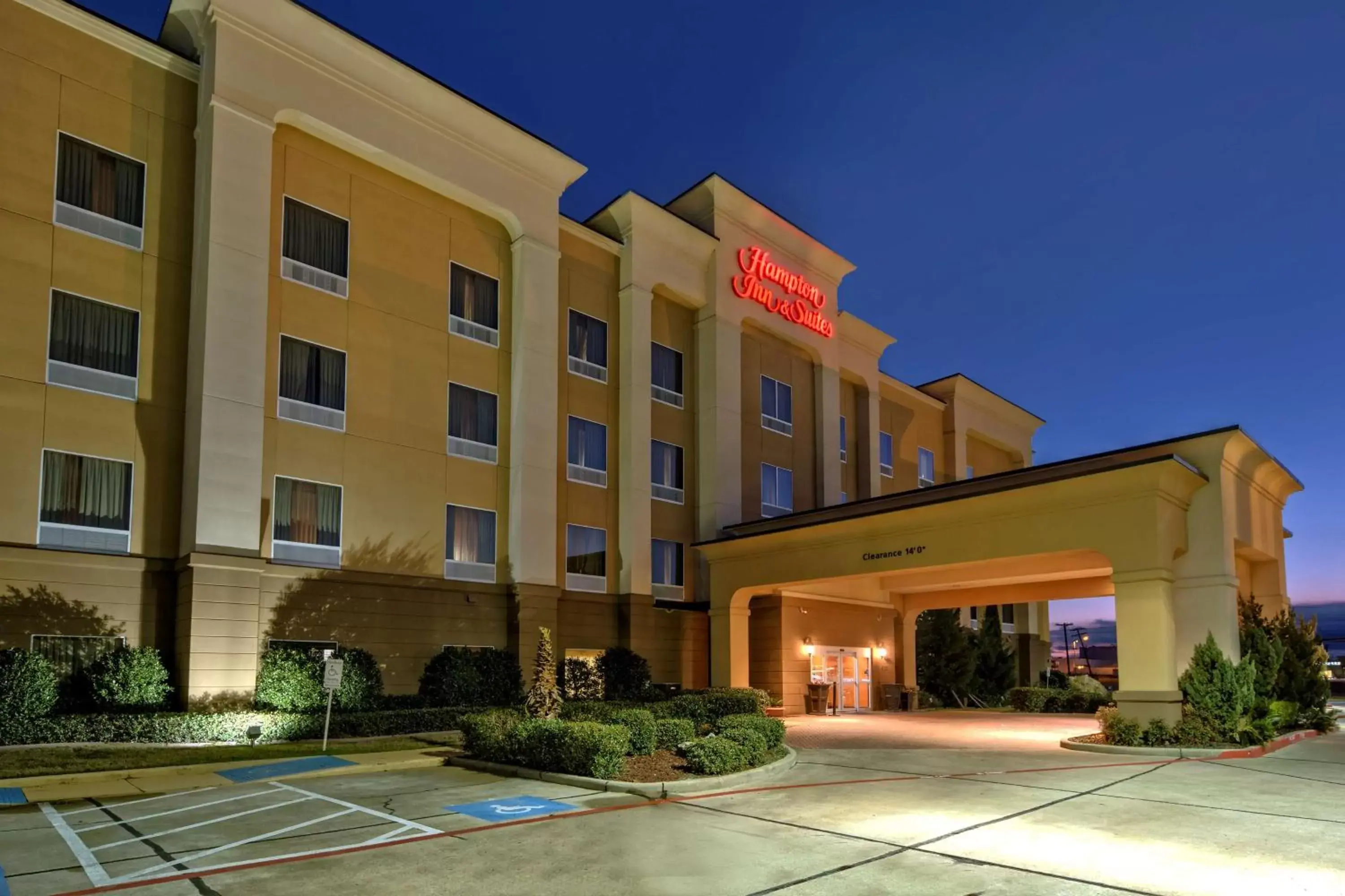 Property building in Hampton Inn & Suites Corsicana Property building in Hampton Inn & Suites Corsicana
