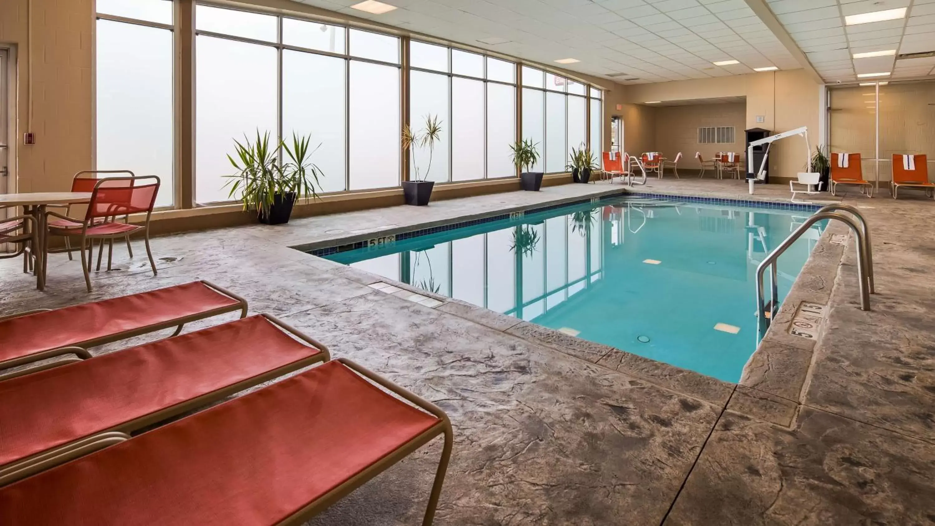 On site, Swimming Pool in Best Western Airport Inn & Suites Cleveland