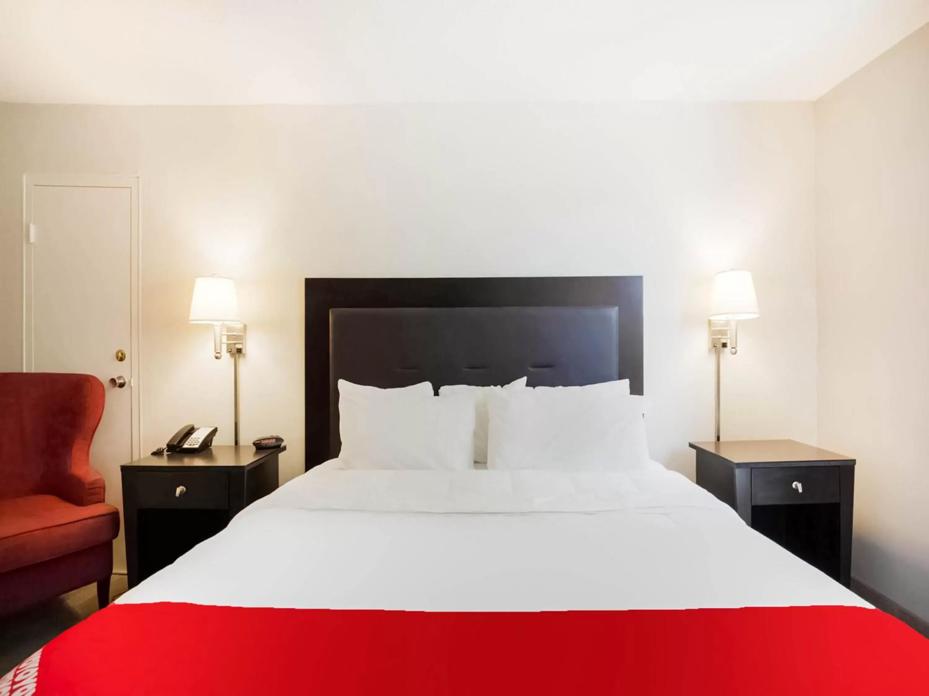 Bedroom in Days Inn by Wyndham Conneaut Bedroom in Days Inn by Wyndham Conneaut