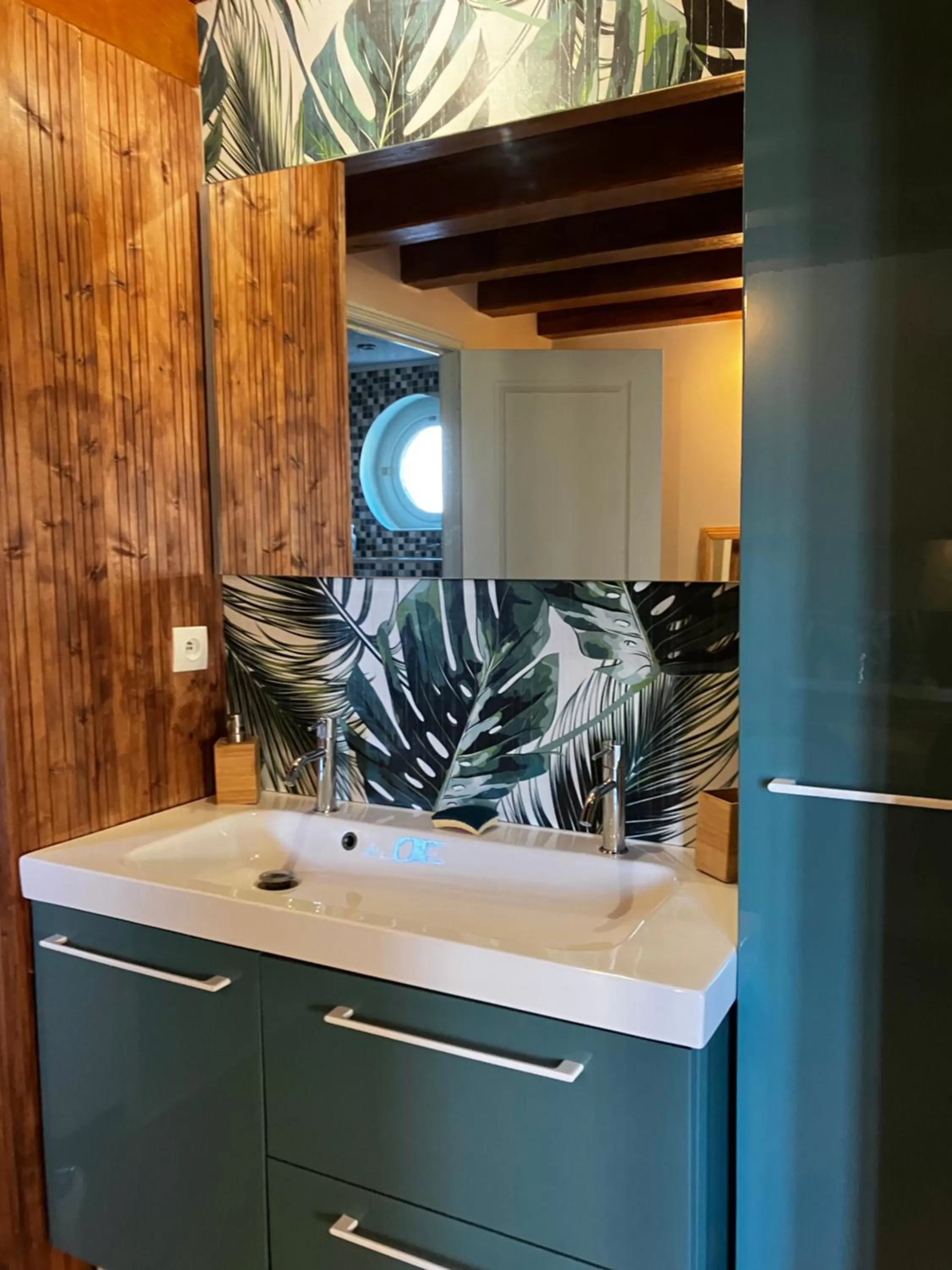 Bathroom in La Bonne Note