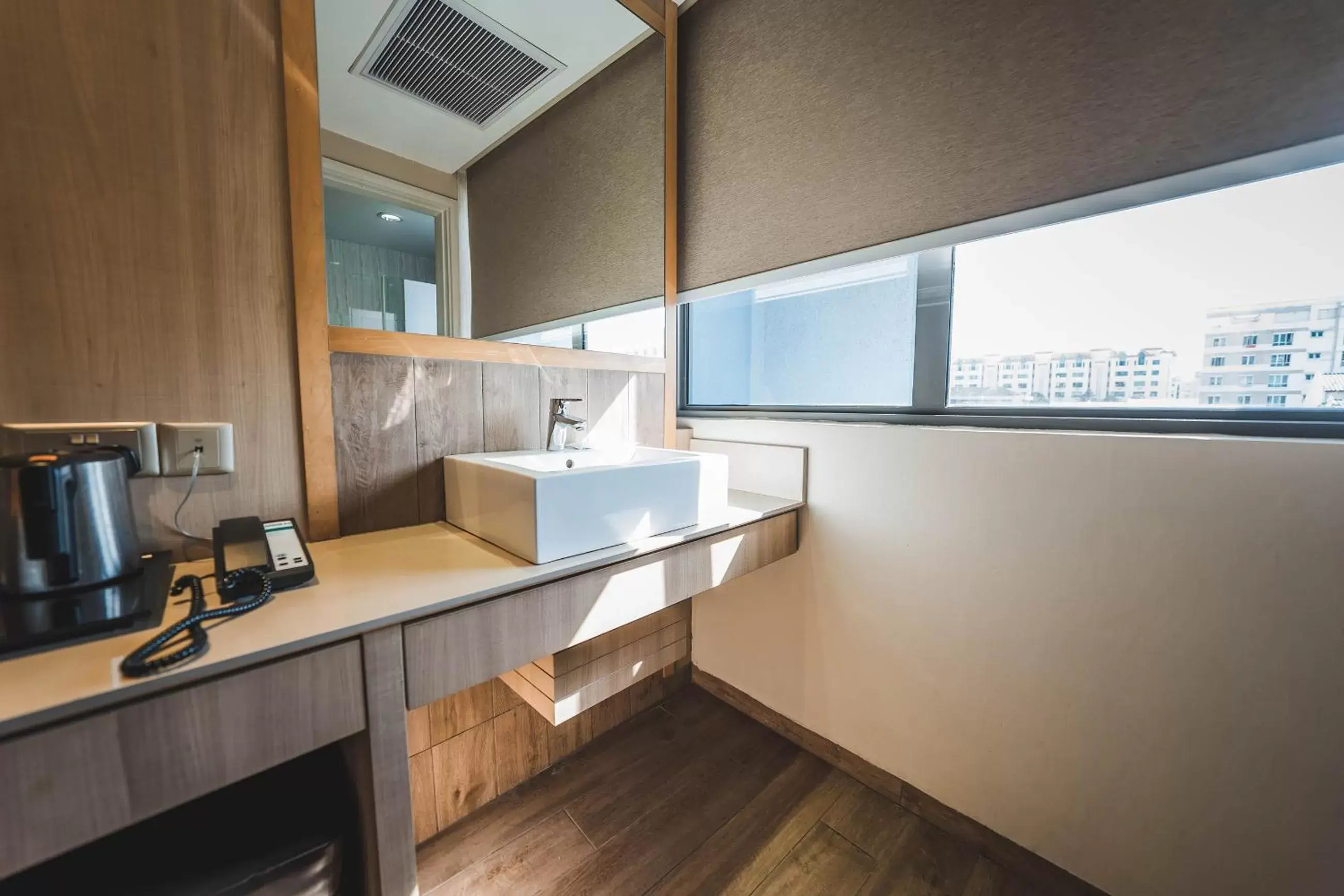 Bathroom, Kitchen/Kitchenette in Hotel 81 Premier Star