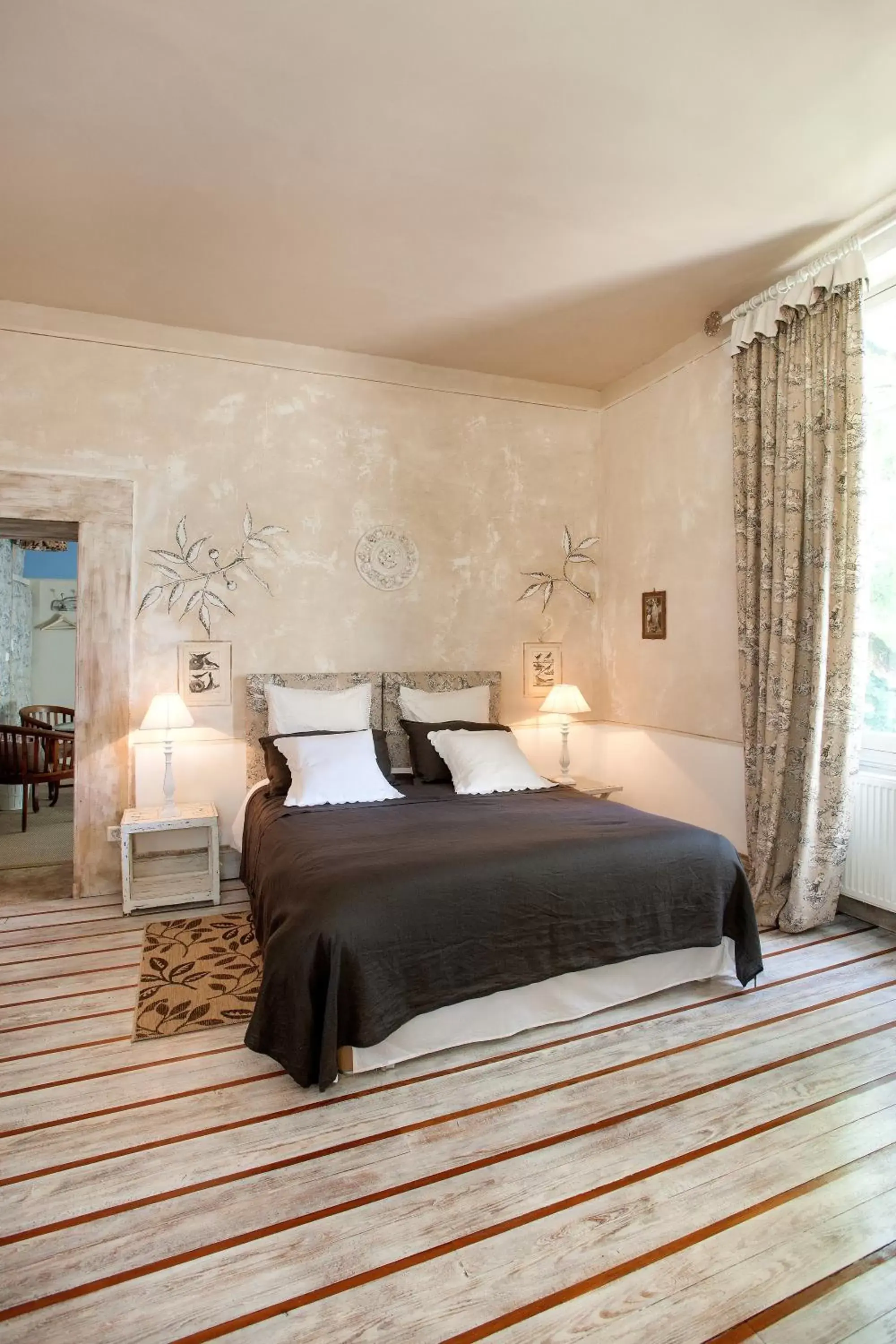 Photo of the whole room, Bed in Domaine Le Castelet