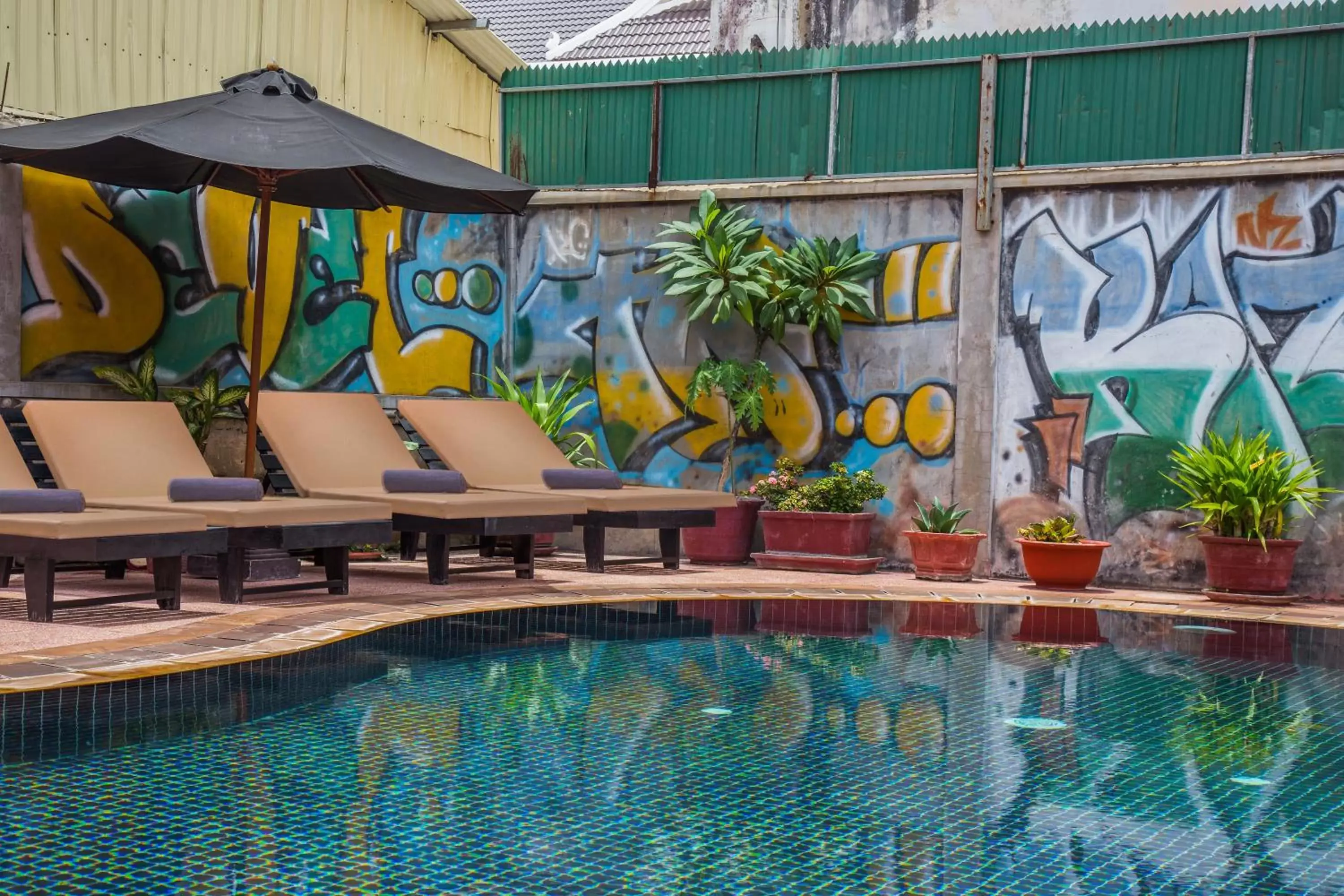 Swimming pool in Side Walk Hotel Swimming pool in Side Walk Hotel