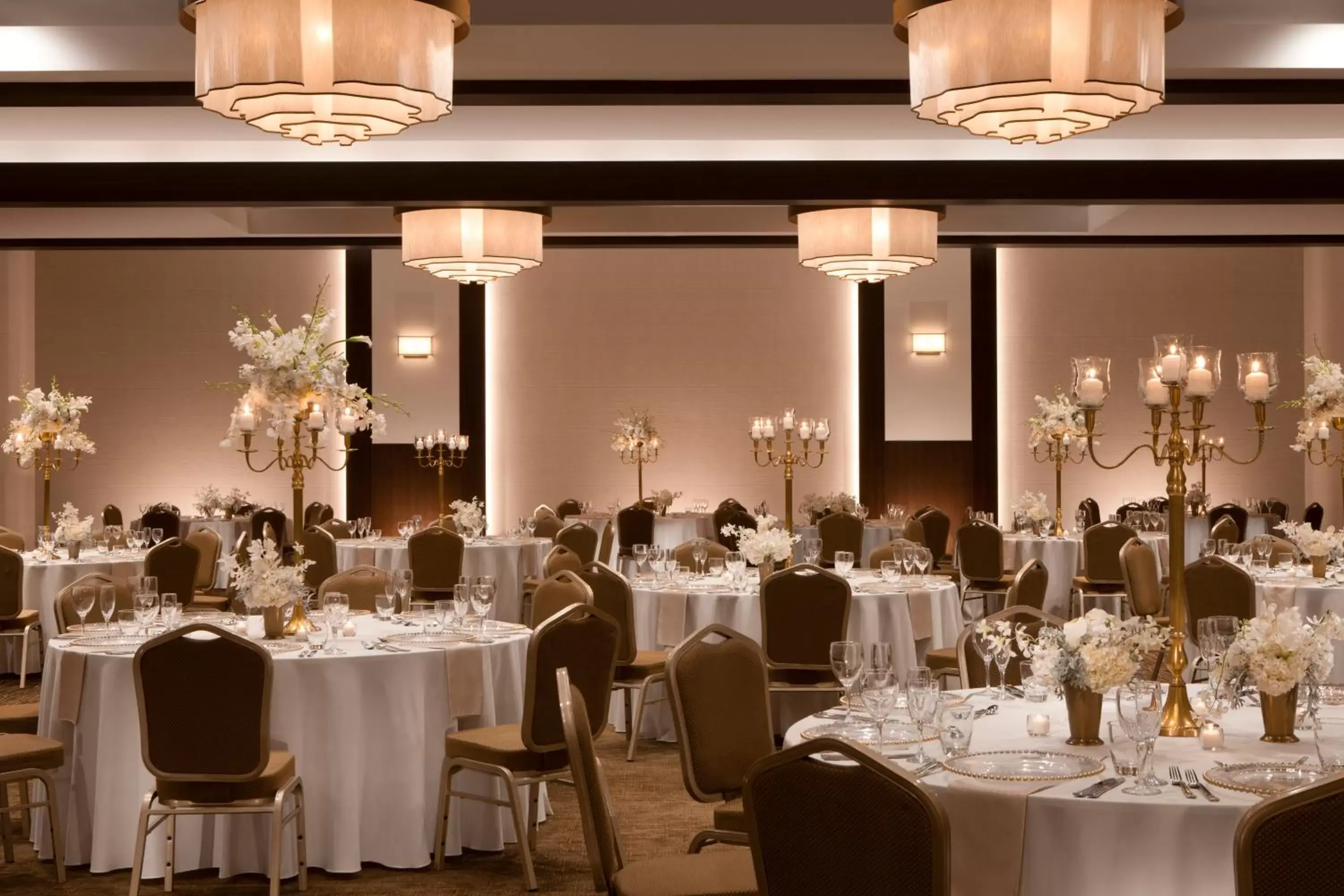 Banquet/Function facilities, Restaurant/Places to Eat in Millennium Minneapolis
