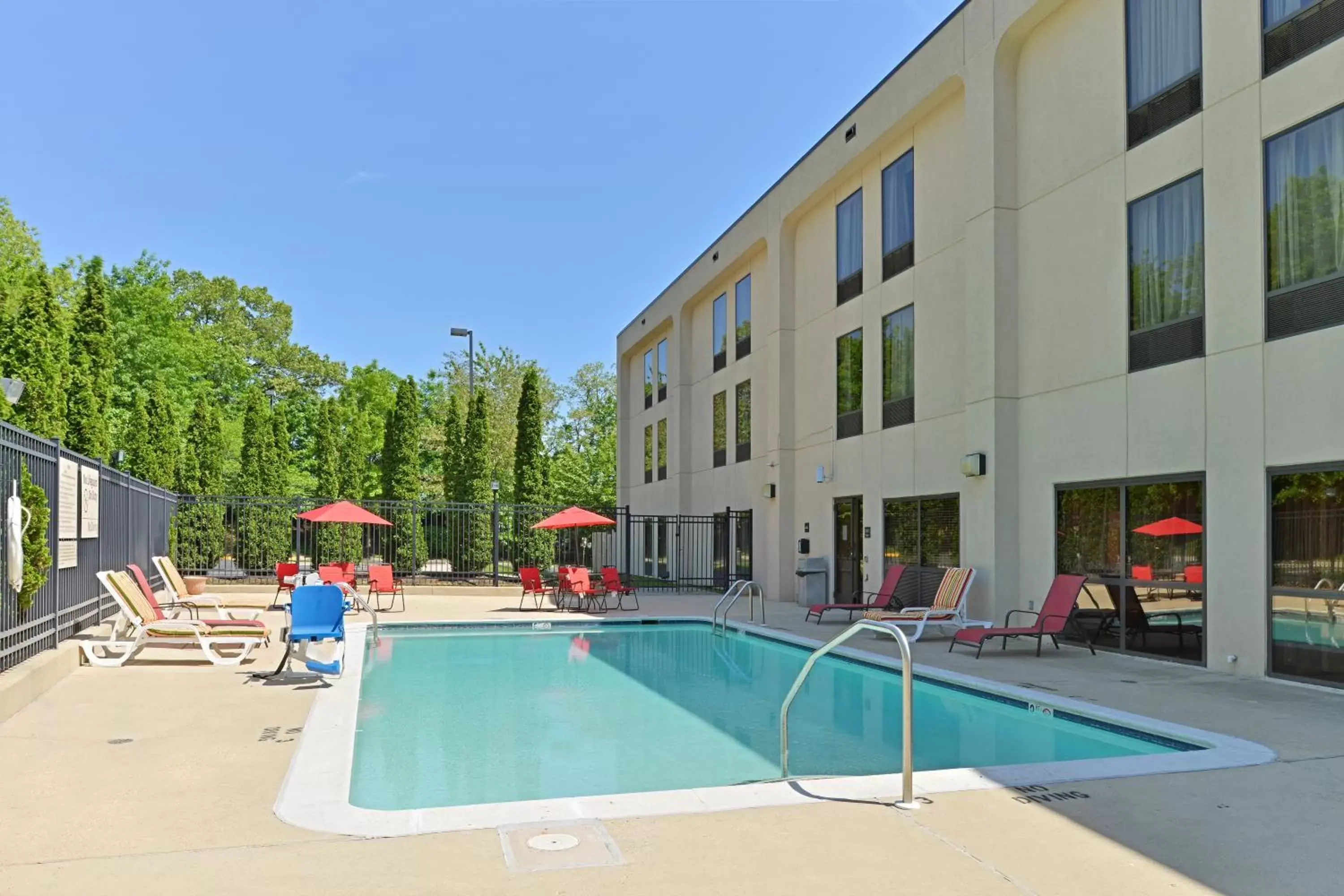 Swimming Pool in Comfort Inn Laurel - Fort Meade