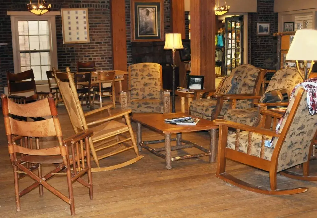Communal lounge/ TV room, Restaurant/Places to Eat in Turkey Run Inn & Cabins