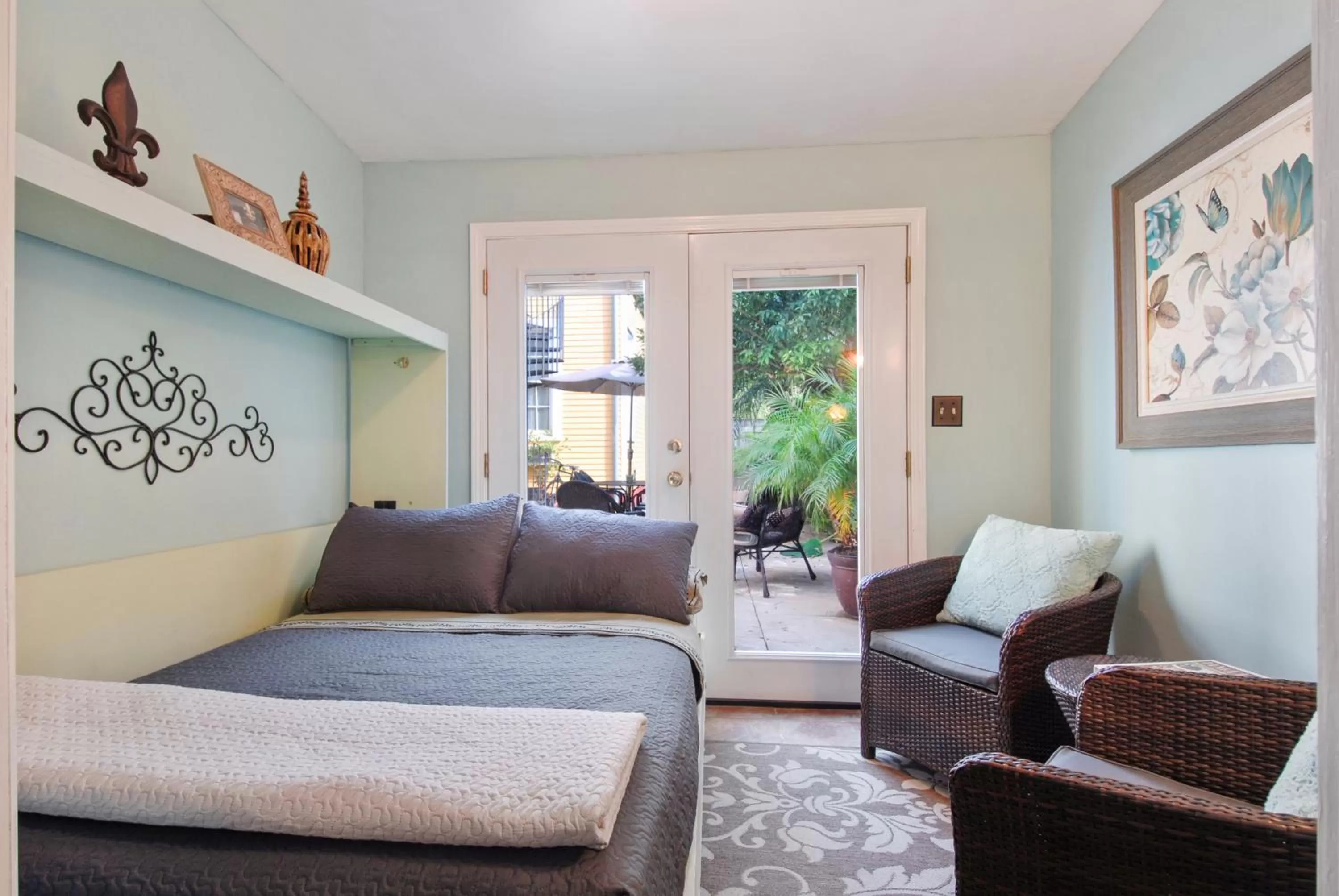 Bed, Seating Area in Auld Sweet Olive Bed and Breakfast