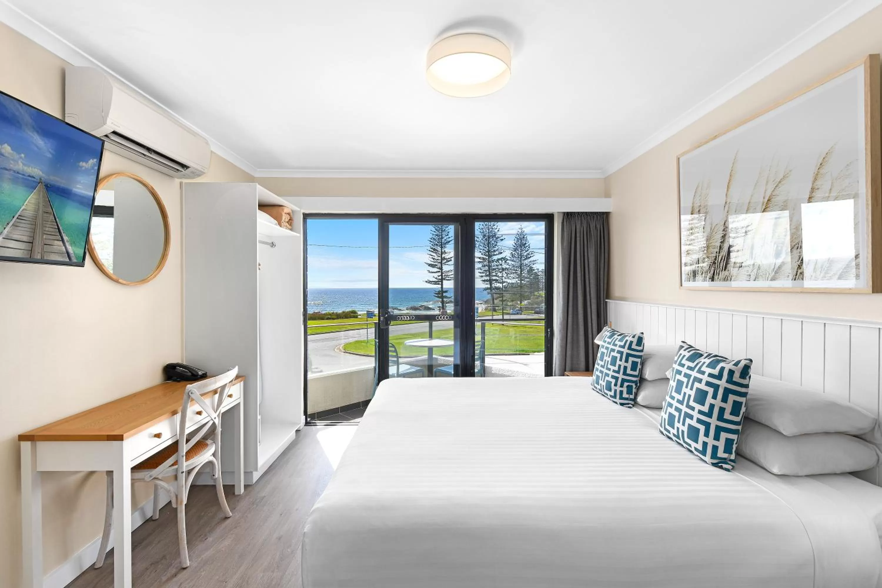 Photo of the whole room, Bed in ibis Styles Port Macquarie