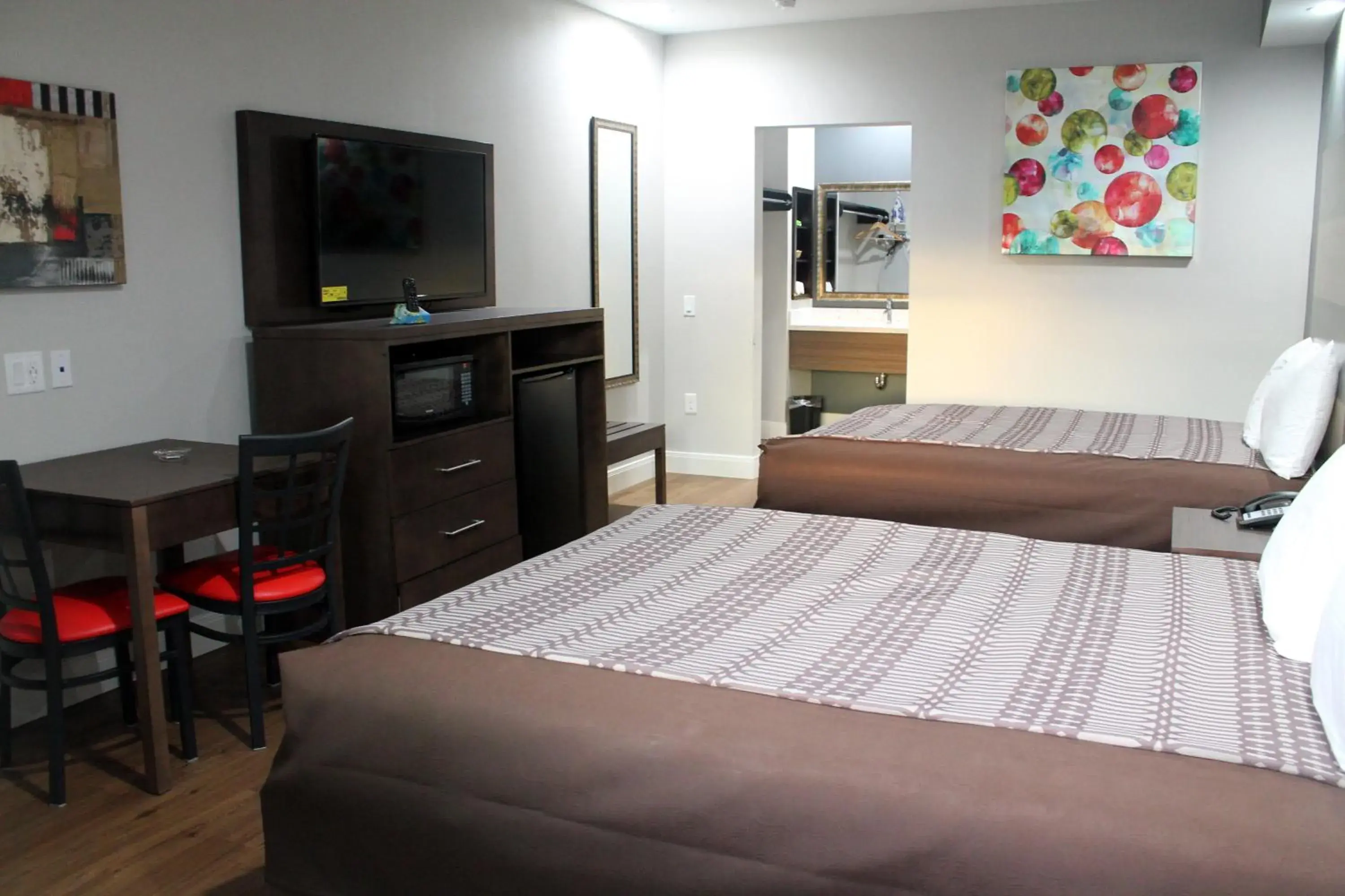 Bed in Grand Villa Inn & Suites Westchase