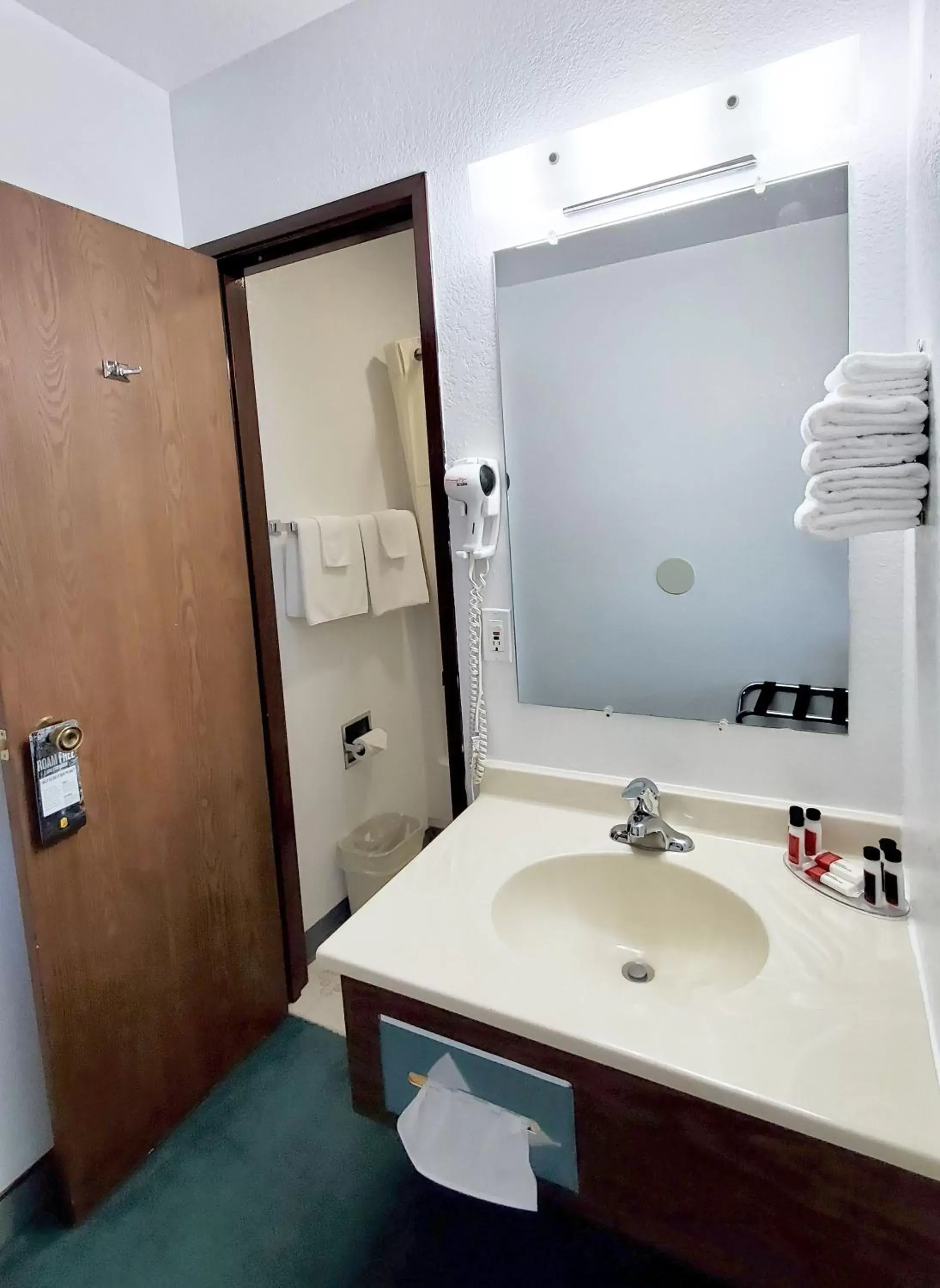 Bathroom in Super 8 by Wyndham Cut Bank