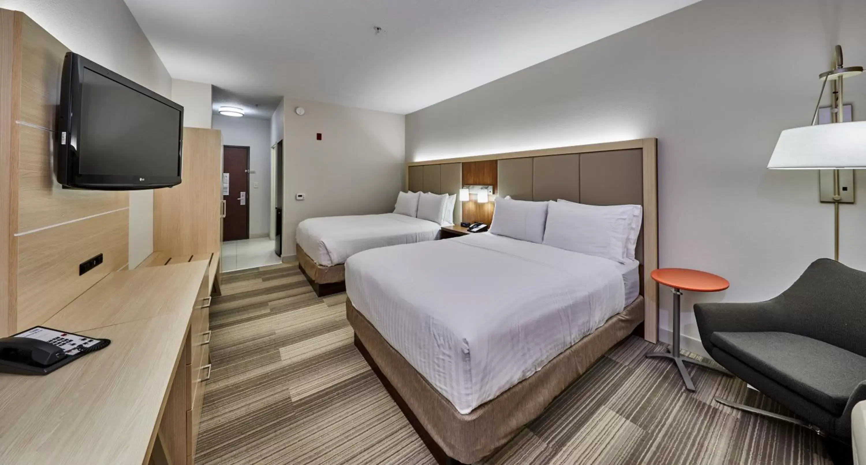 Bed in Holiday Inn Express Hotel & Suites Medford-Central Point, an IHG Hotel