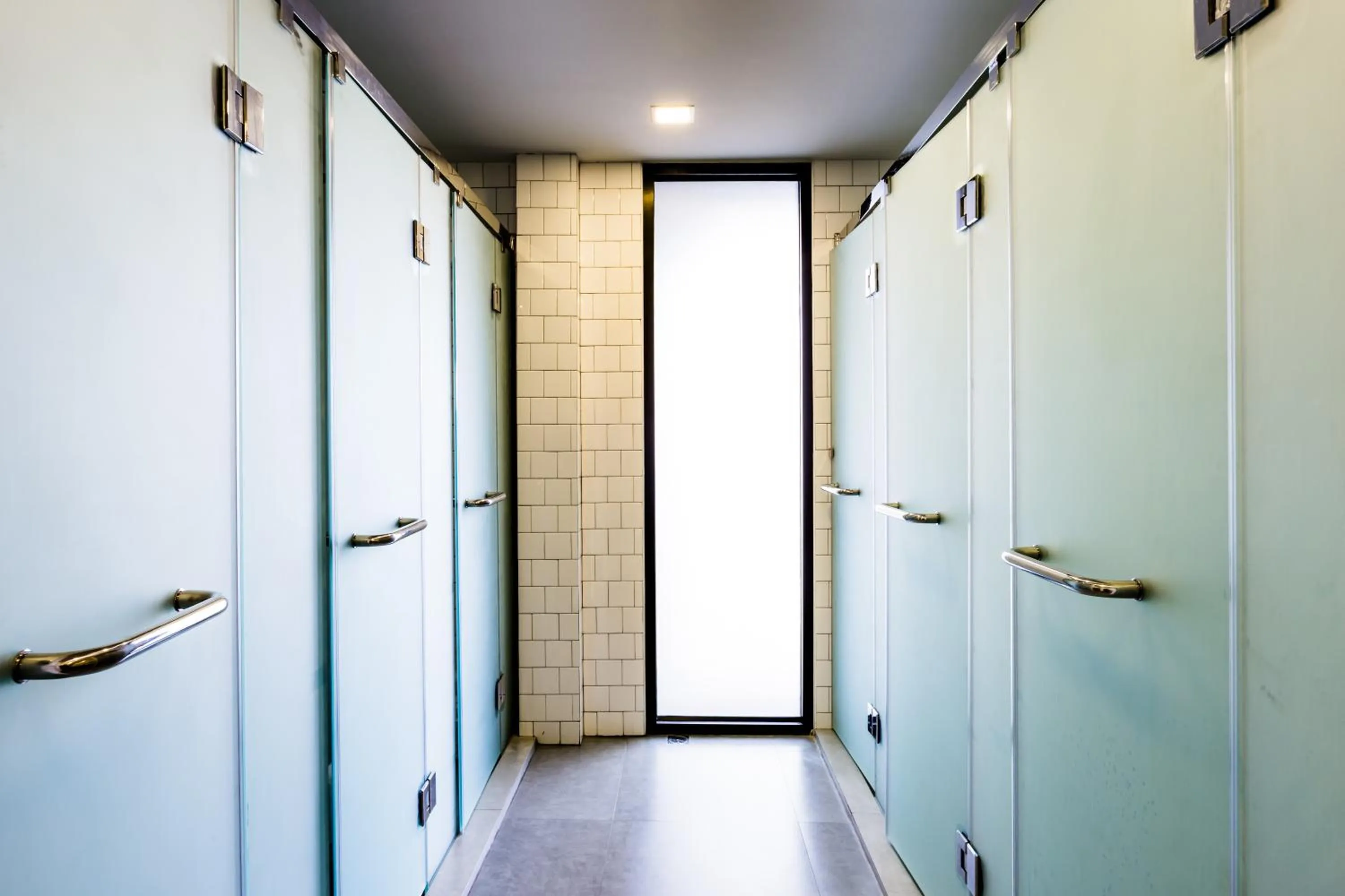 Shower in Snoozz Hotel Krabi