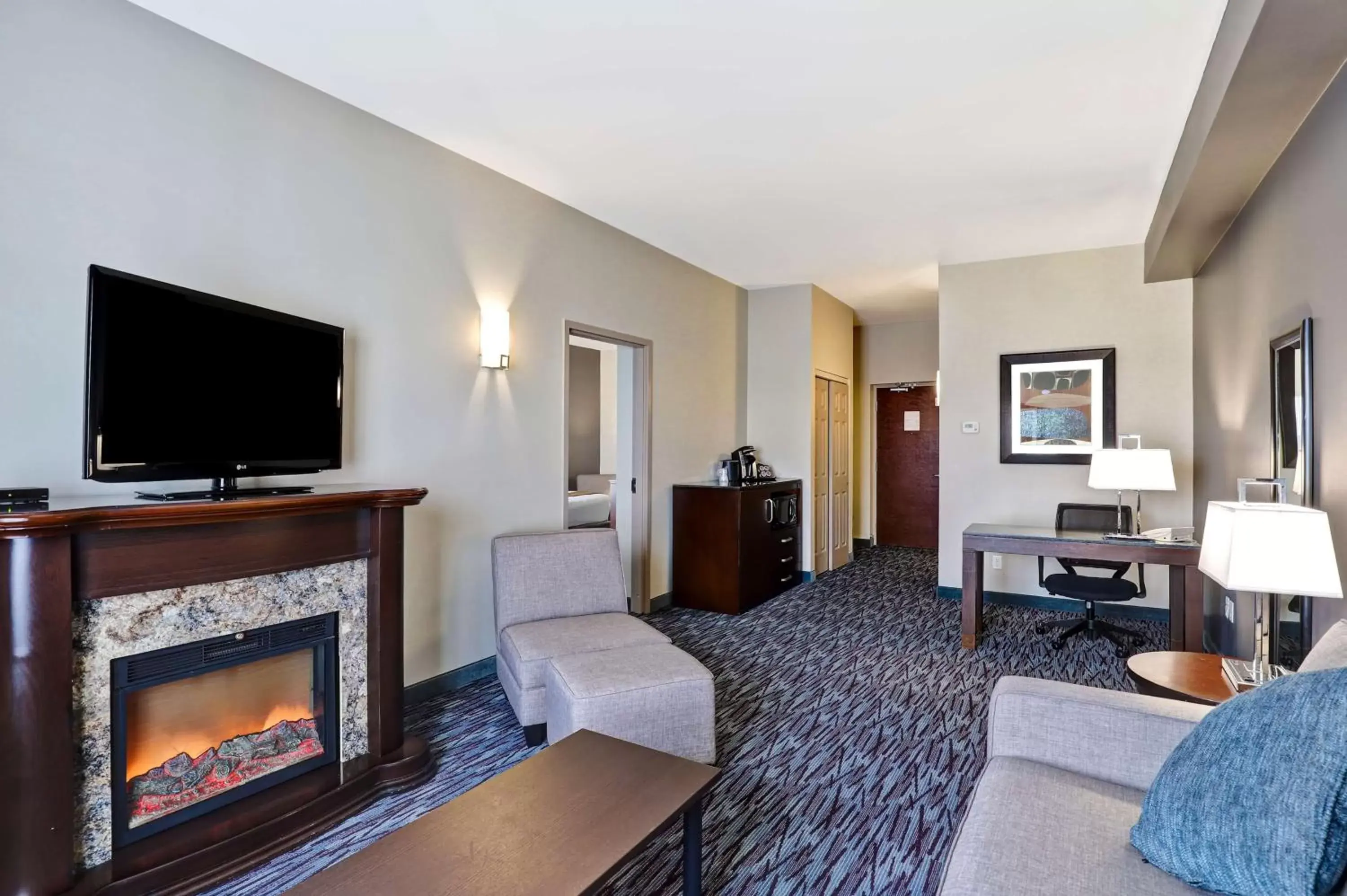 Photo of the whole room, TV/Entertainment Center in Best Western Plus Brandon Inn