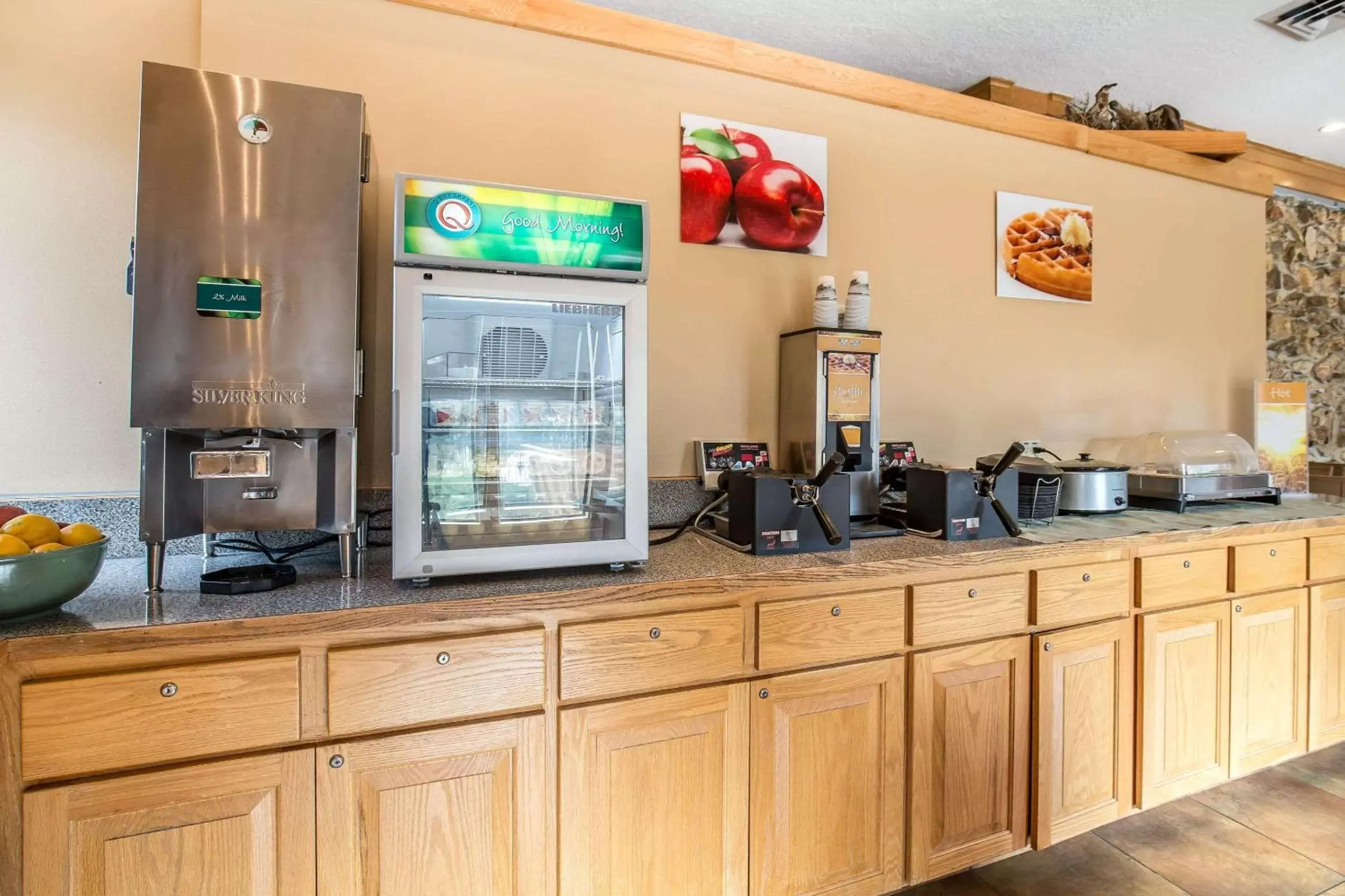 Restaurant/places to eat, Kitchen/Kitchenette in Quality Inn Rock Springs