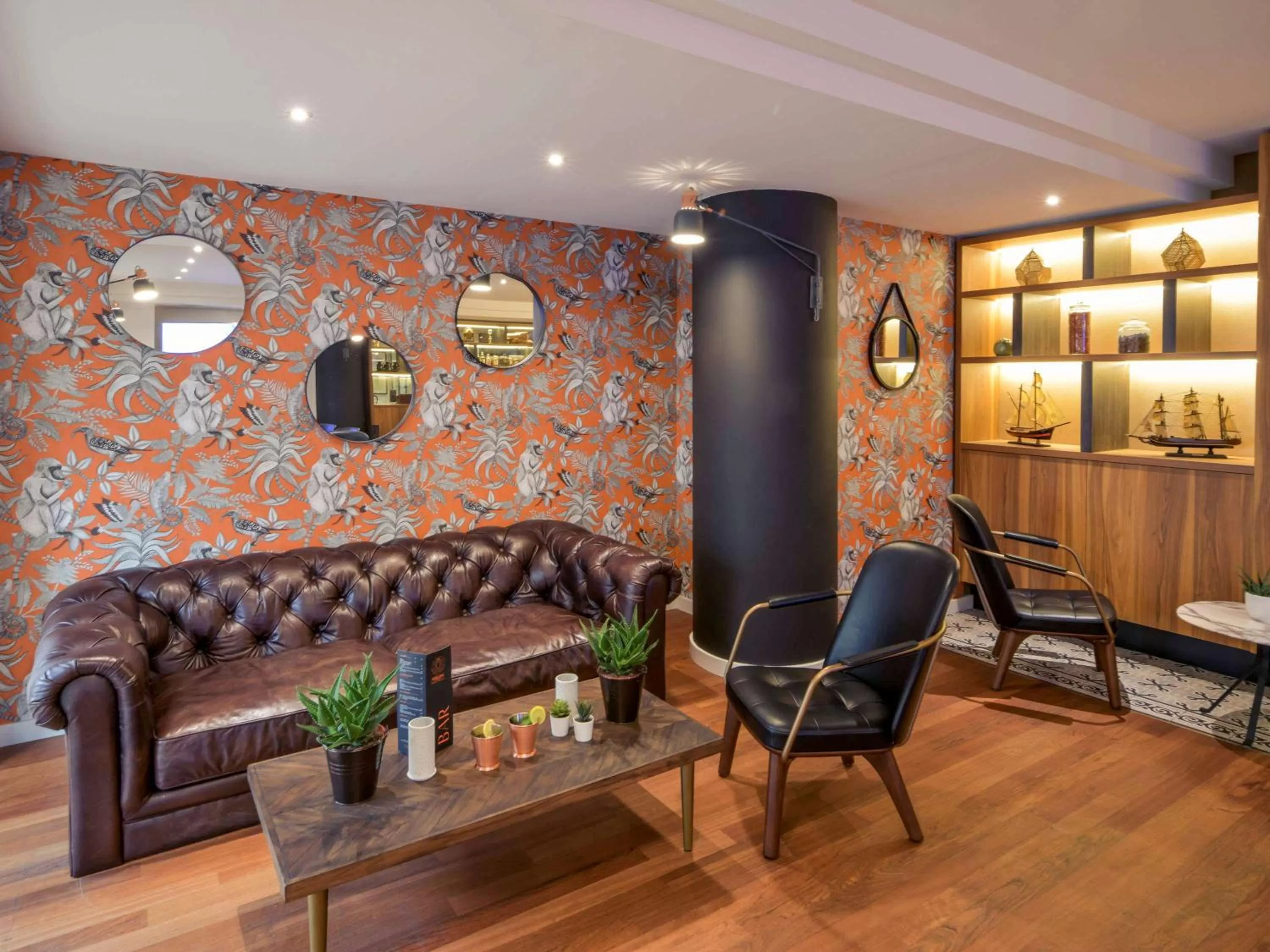 Lounge or bar in Mercure Bordeaux Chateau Chartrons