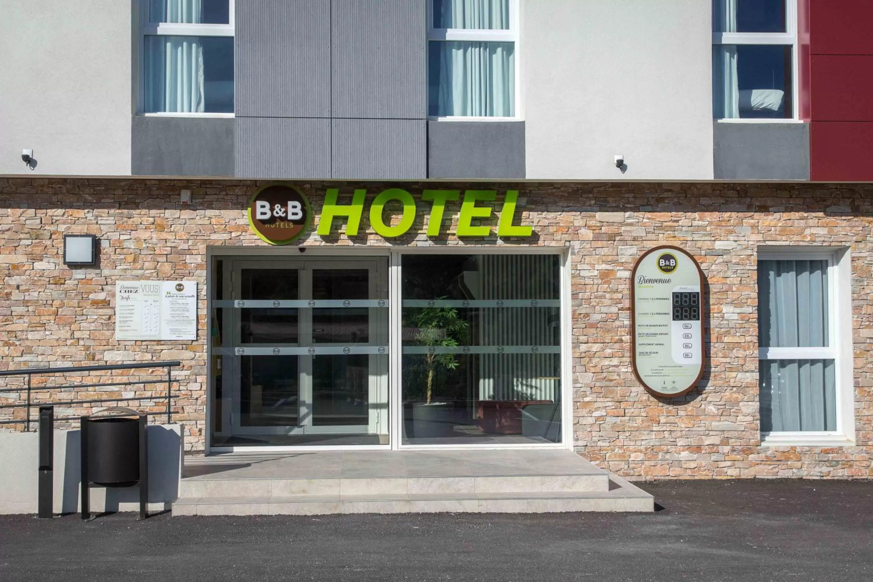Facade/entrance in B&B HOTEL Sainte-Maxime Golfe de Saint Tropez