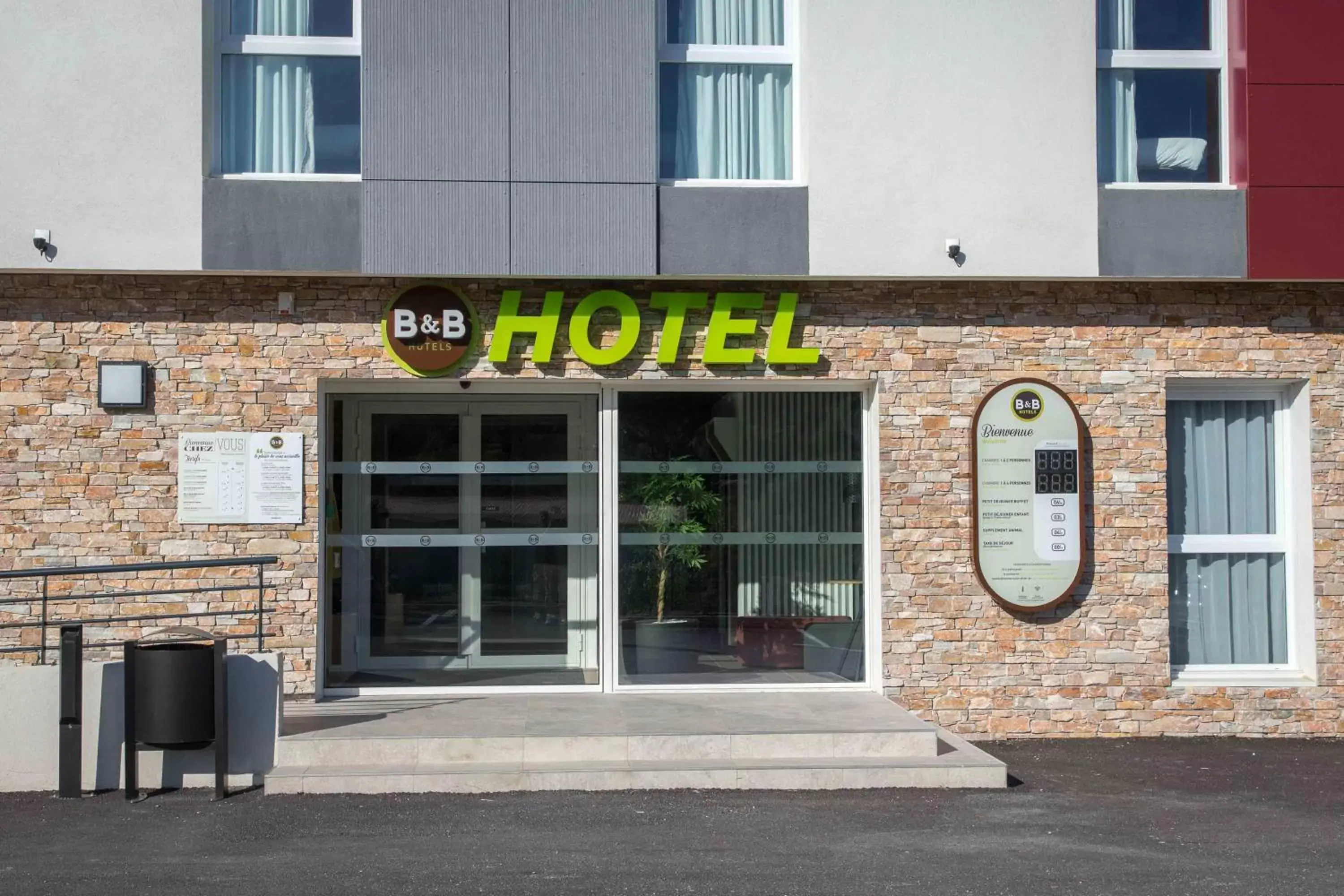 Facade/entrance in B&B HOTEL Sainte-Maxime Golfe de Saint Tropez Facade/entrance in B&B HOTEL Sainte-Maxime Golfe de Saint Tropez