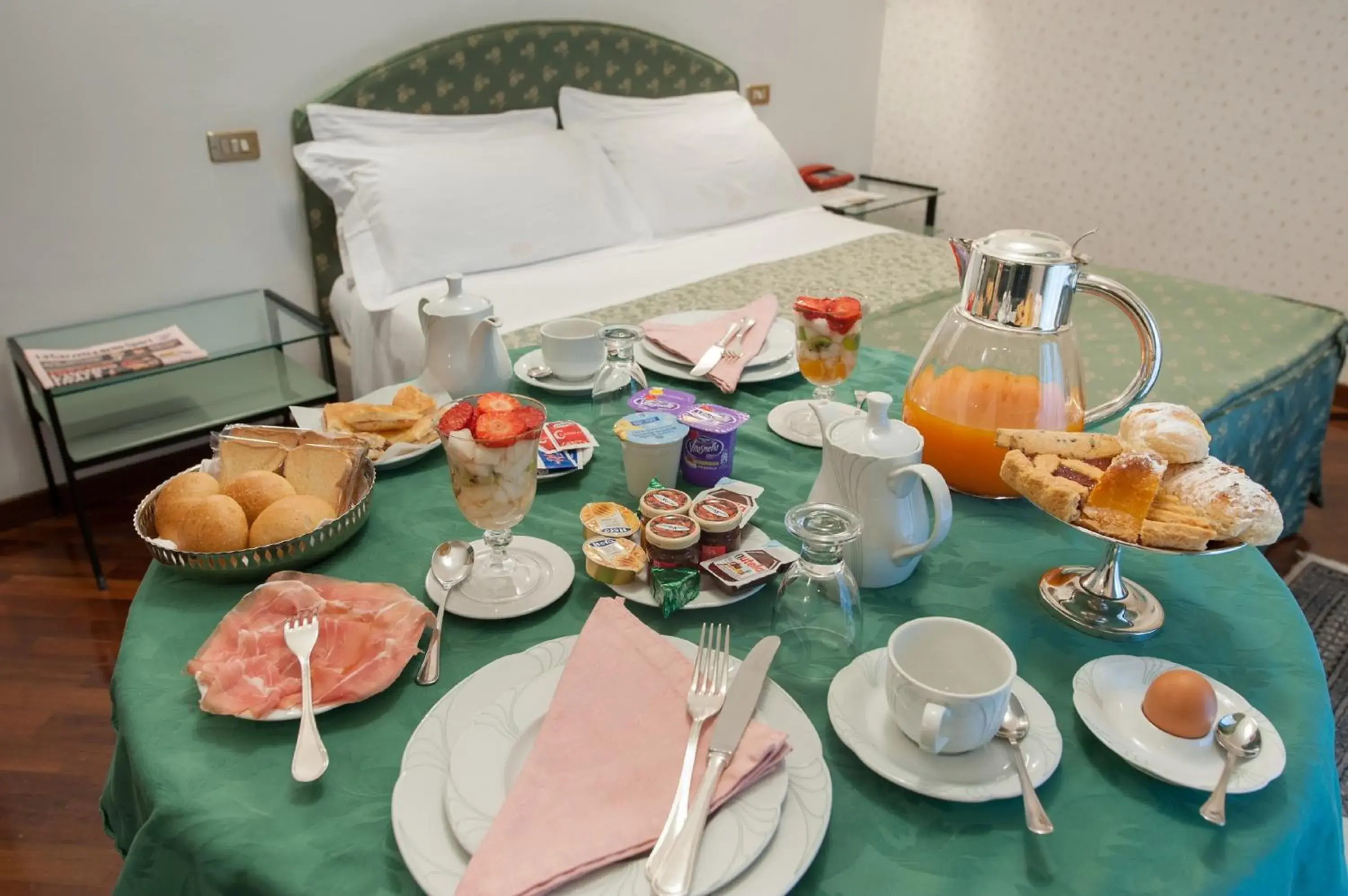 Photo of the whole room, Breakfast in Hotel Villa Giulia