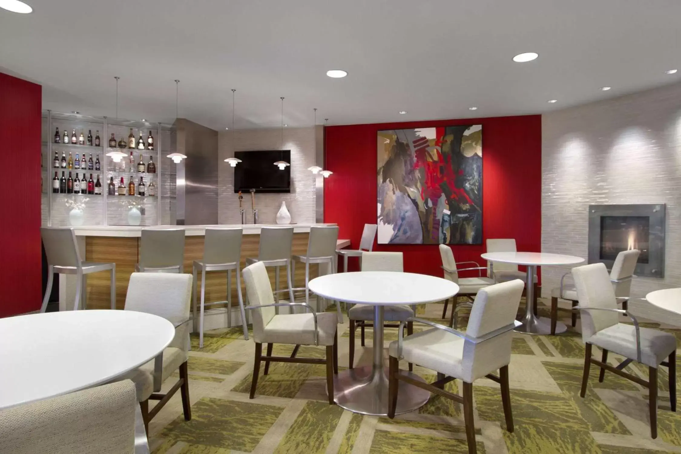 Lounge or bar, Lounge/Bar in Embassy Suites by Hilton Detroit Metro Airport