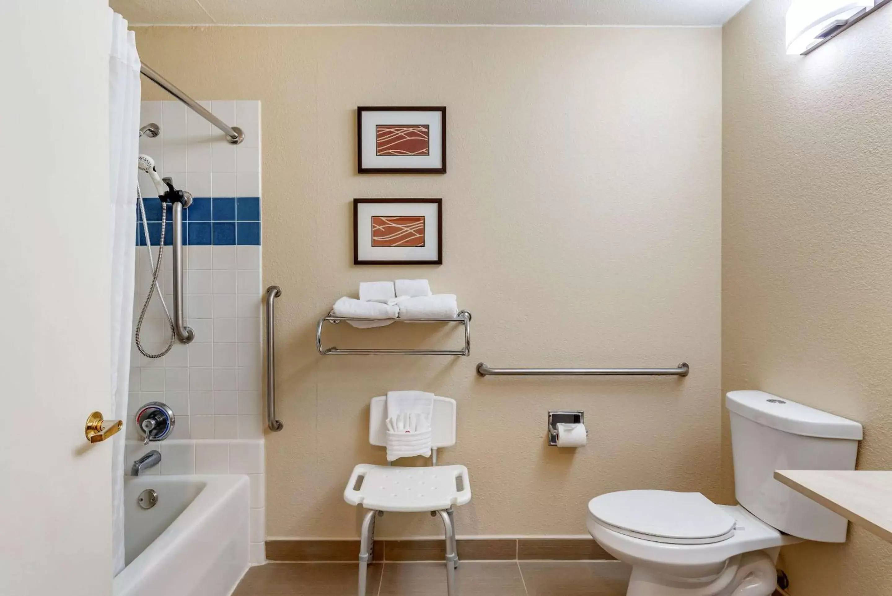 Bathroom in Comfort Inn & Suites Klamath Falls