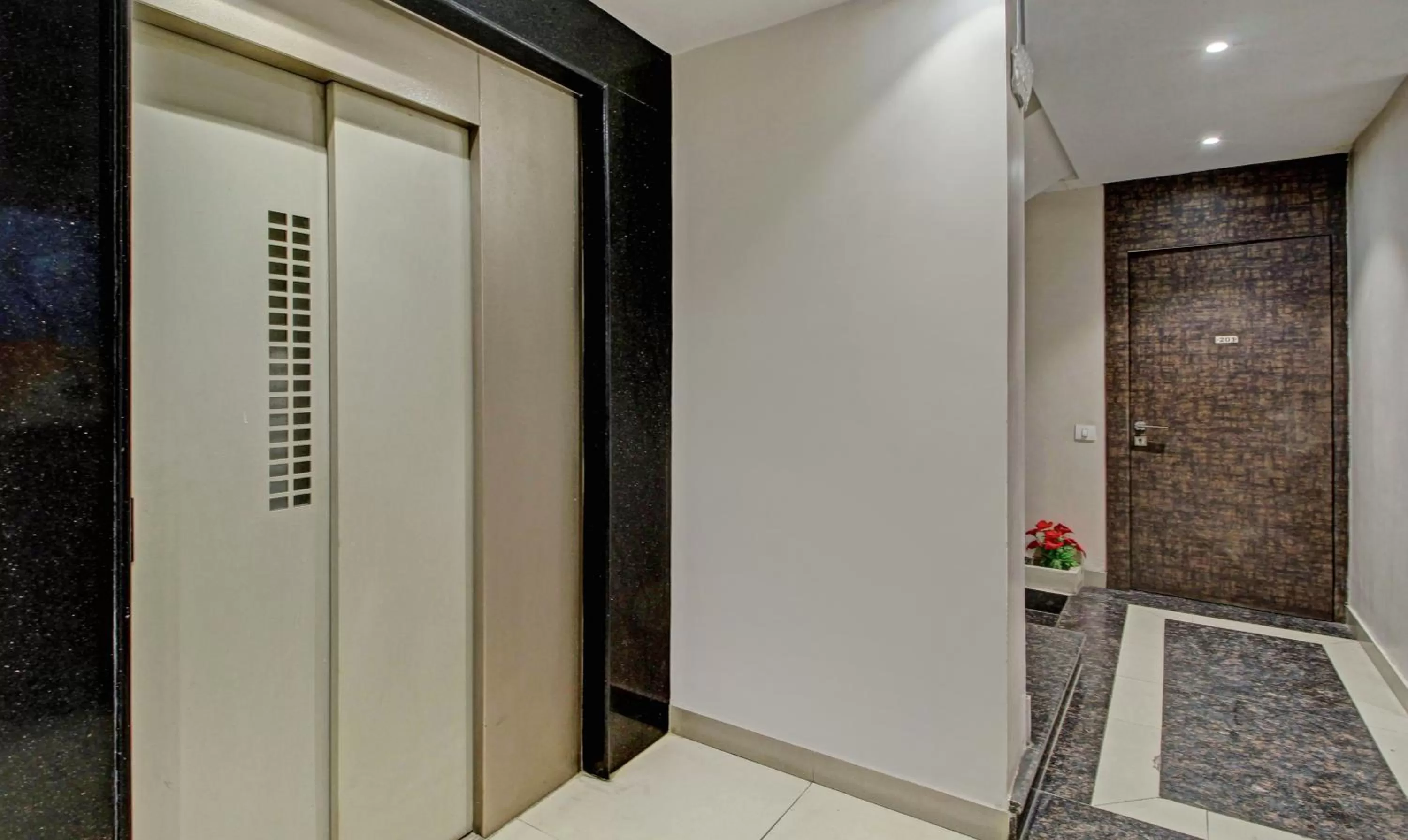 elevator in Treebo Glassotel Near Ruby Hospital