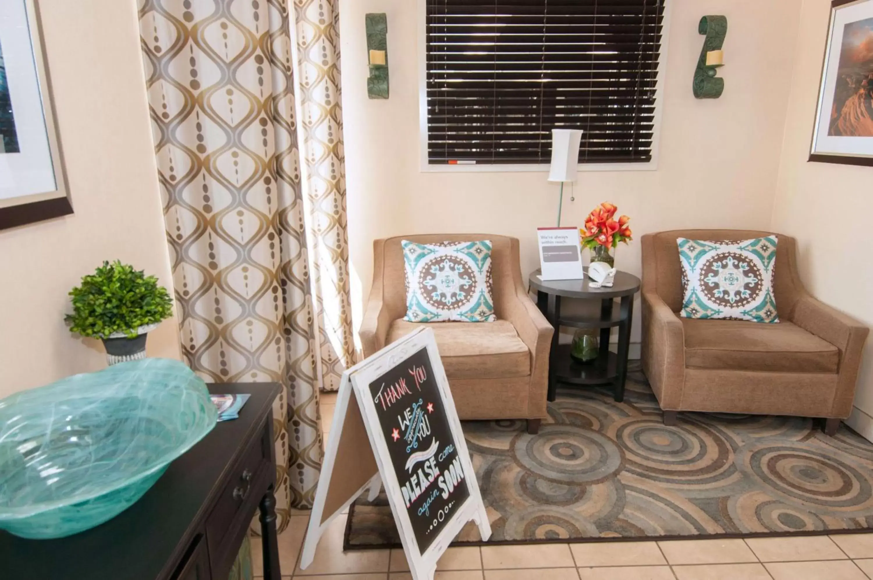 Lobby or reception, Seating Area in Sonesta Simply Suites Anaheim