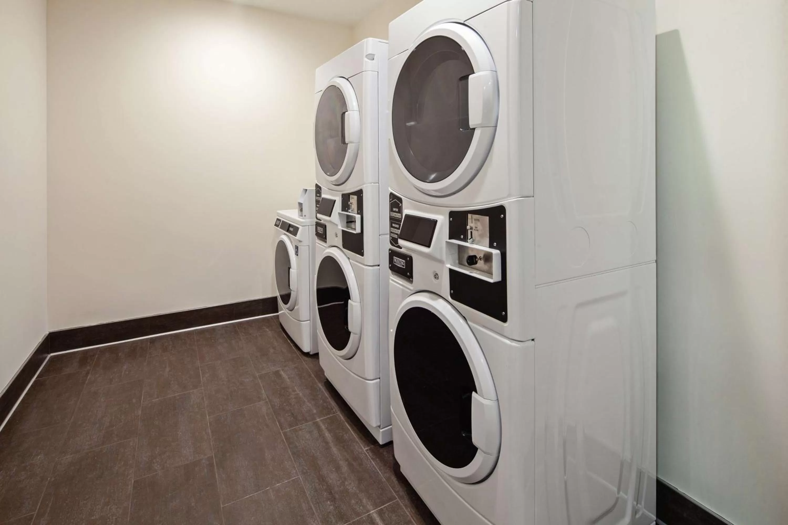 Property building in Home2 Suites By Hilton Alameda Oakland Airport