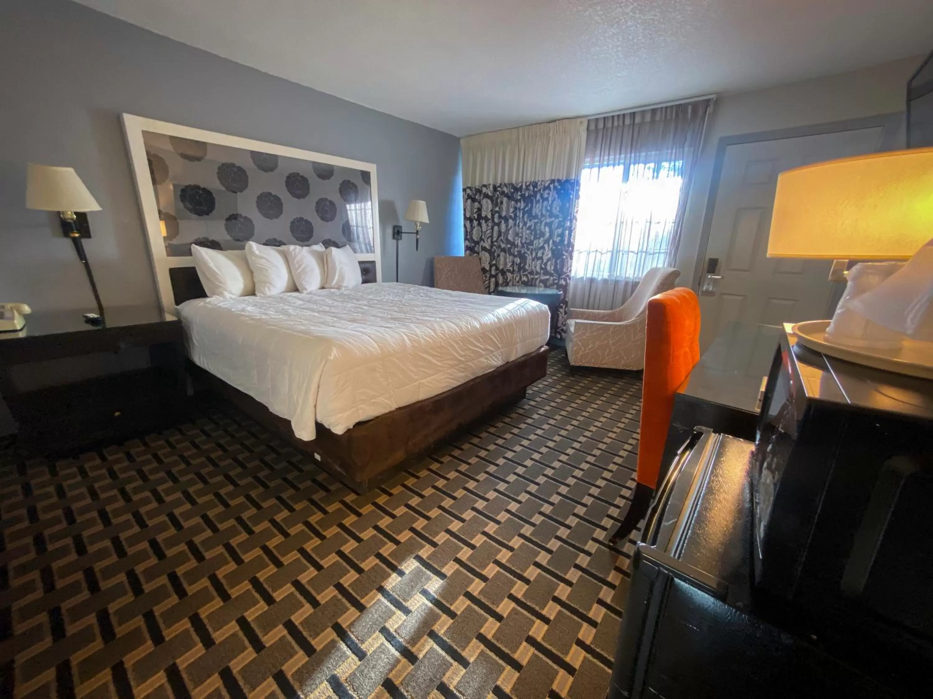 Bedroom, Bed in Budget INN At The Heavenly Gondola