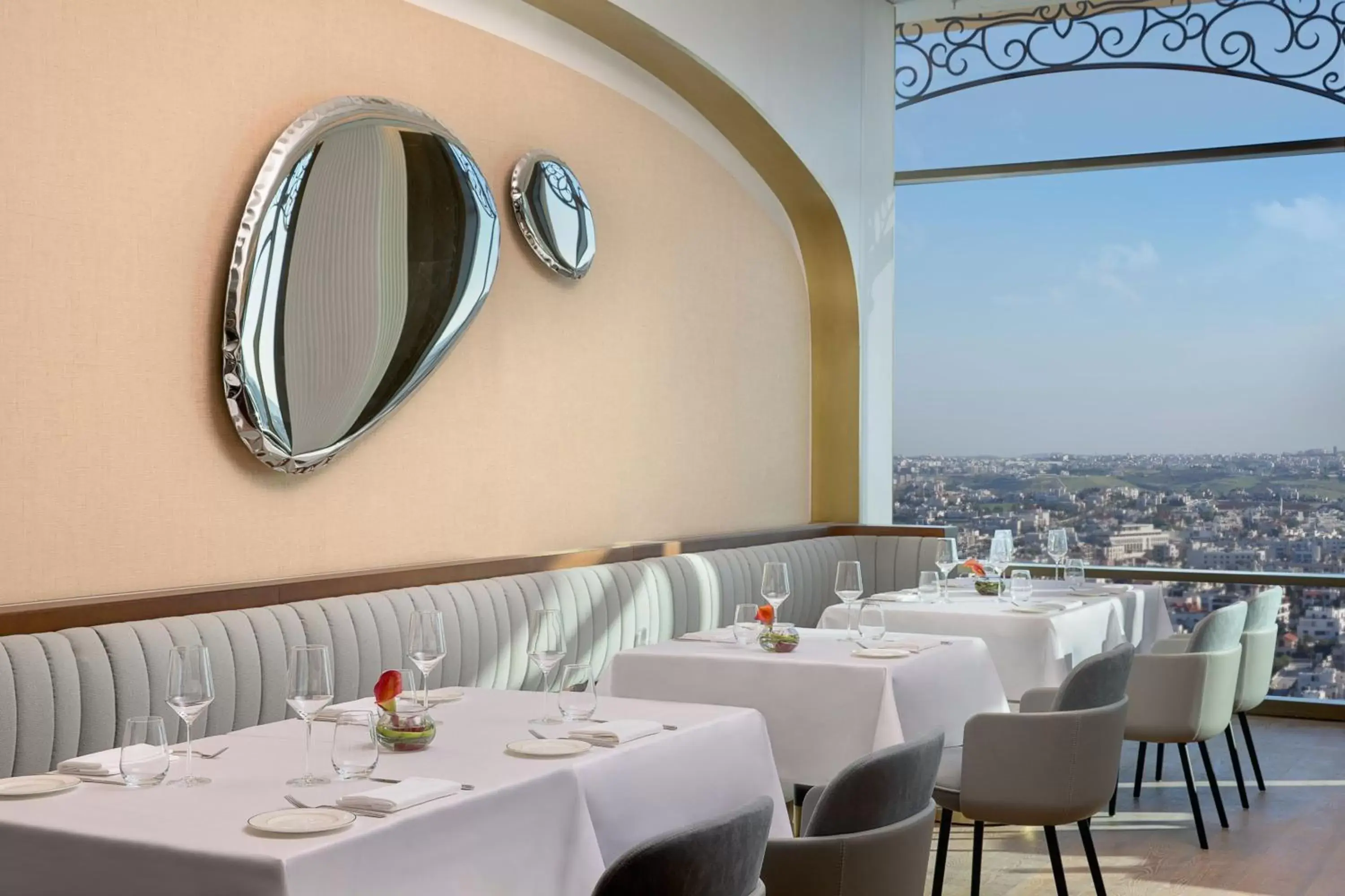 Lounge or bar, Restaurant/Places to Eat in The Ritz-Carlton, Amman