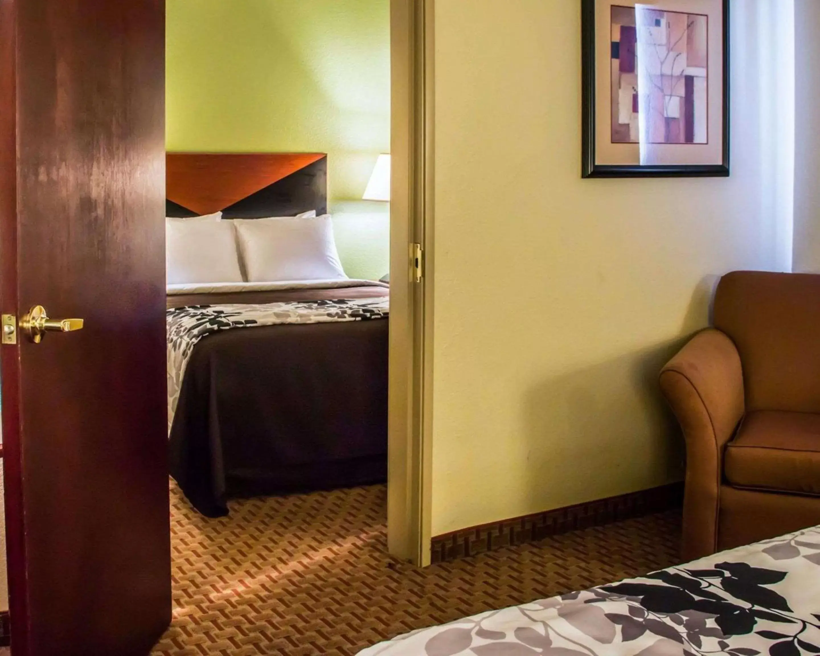 Photo of the whole room, Bed in Sleep Inn and Suites at Six Flags