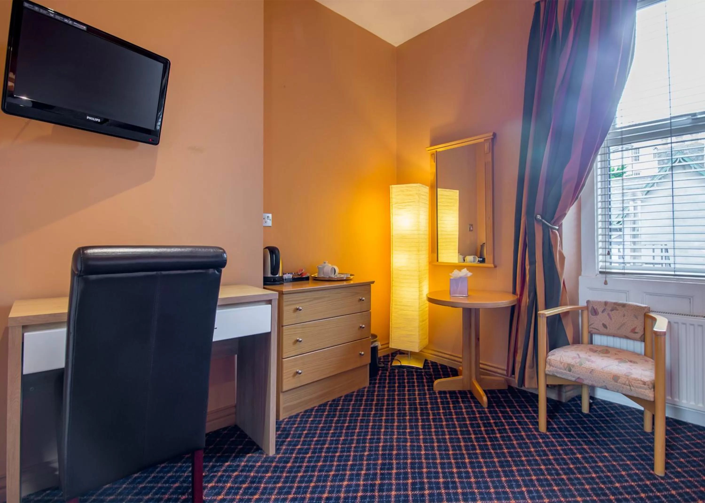 Bedroom, TV/Entertainment Center in Smiths Hotel