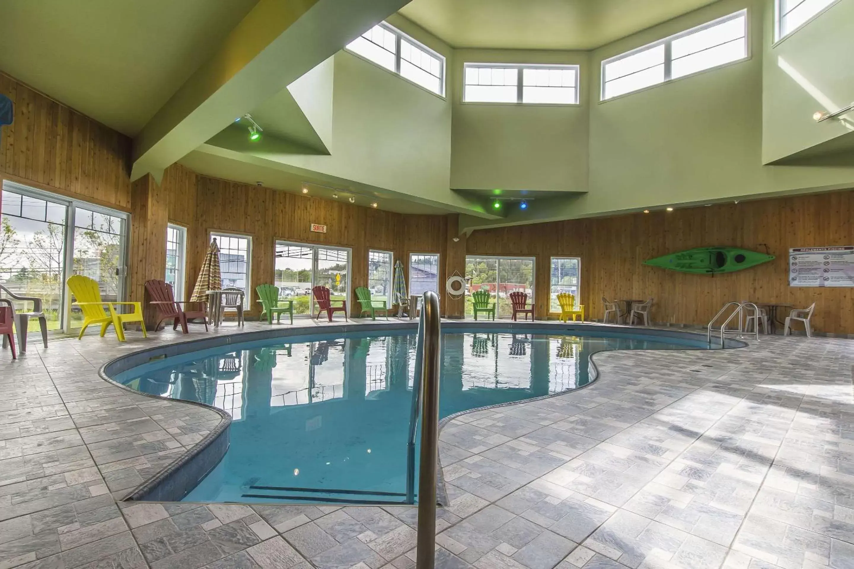 Swimming Pool in Quality Inn Riviere-Du-Loup