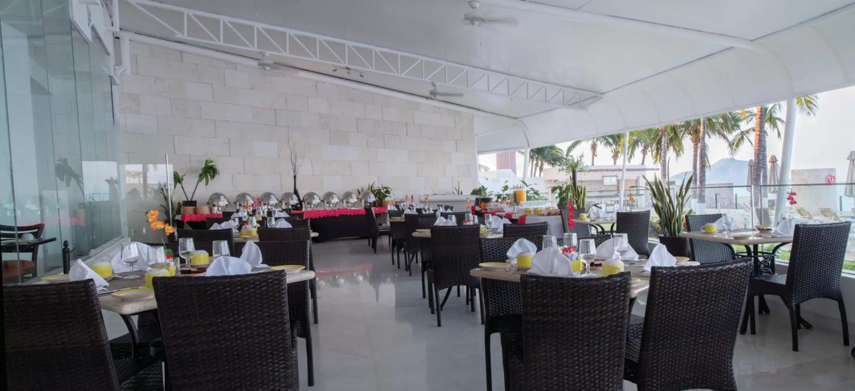 Restaurant/Places to Eat in Park Royal Beach Mazatlán