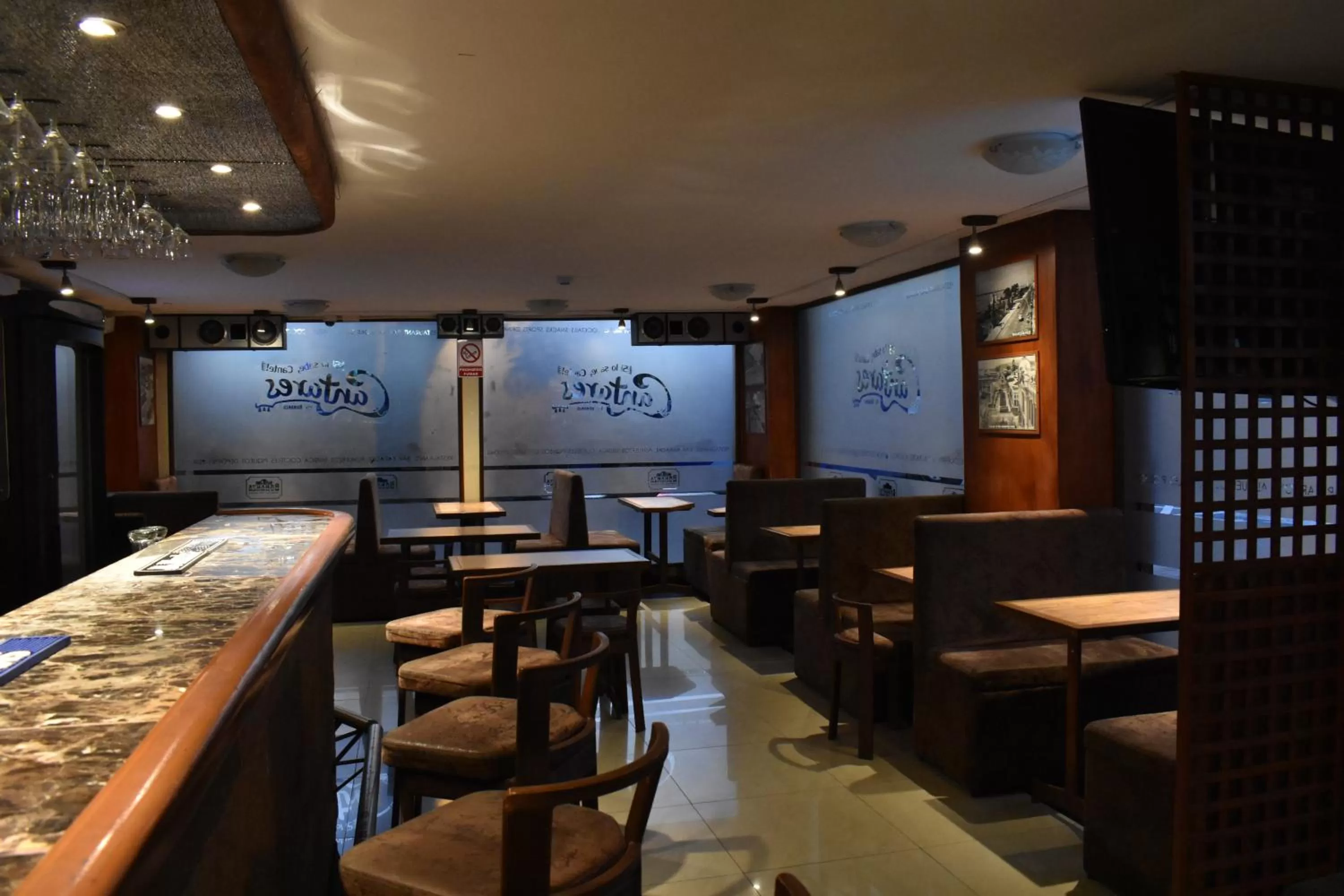 Karaoke in Hotel Bonanza