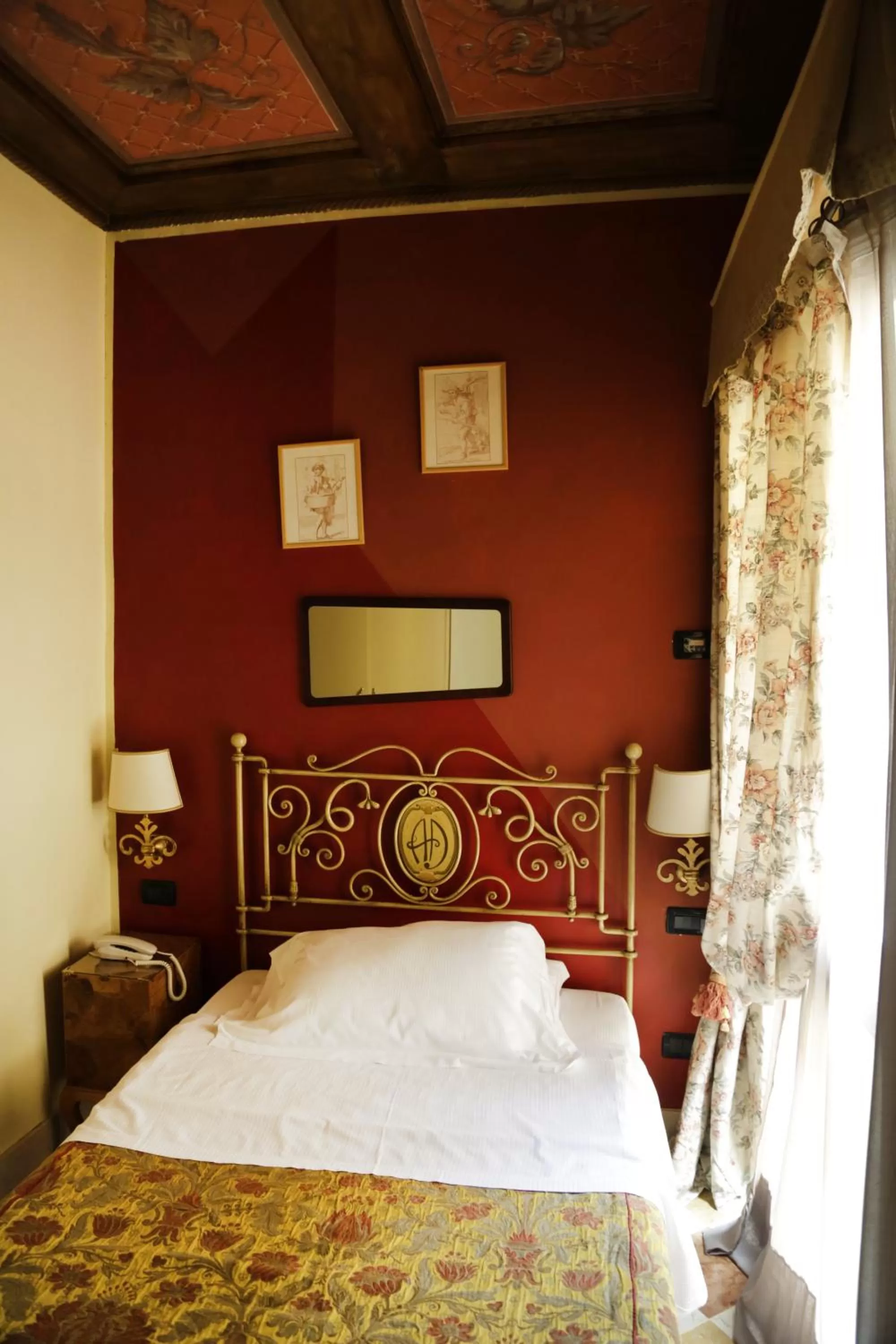 Bedroom, Bed in Albergo delle Drapperie