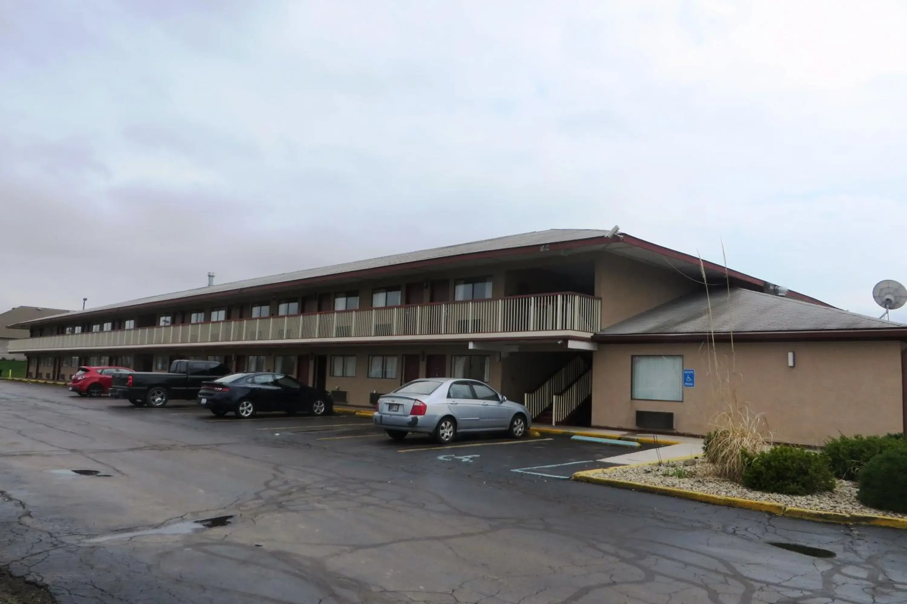 Facade/entrance in Days Inn by Wyndham Plainfield Facade/entrance in Days Inn by Wyndham Plainfield