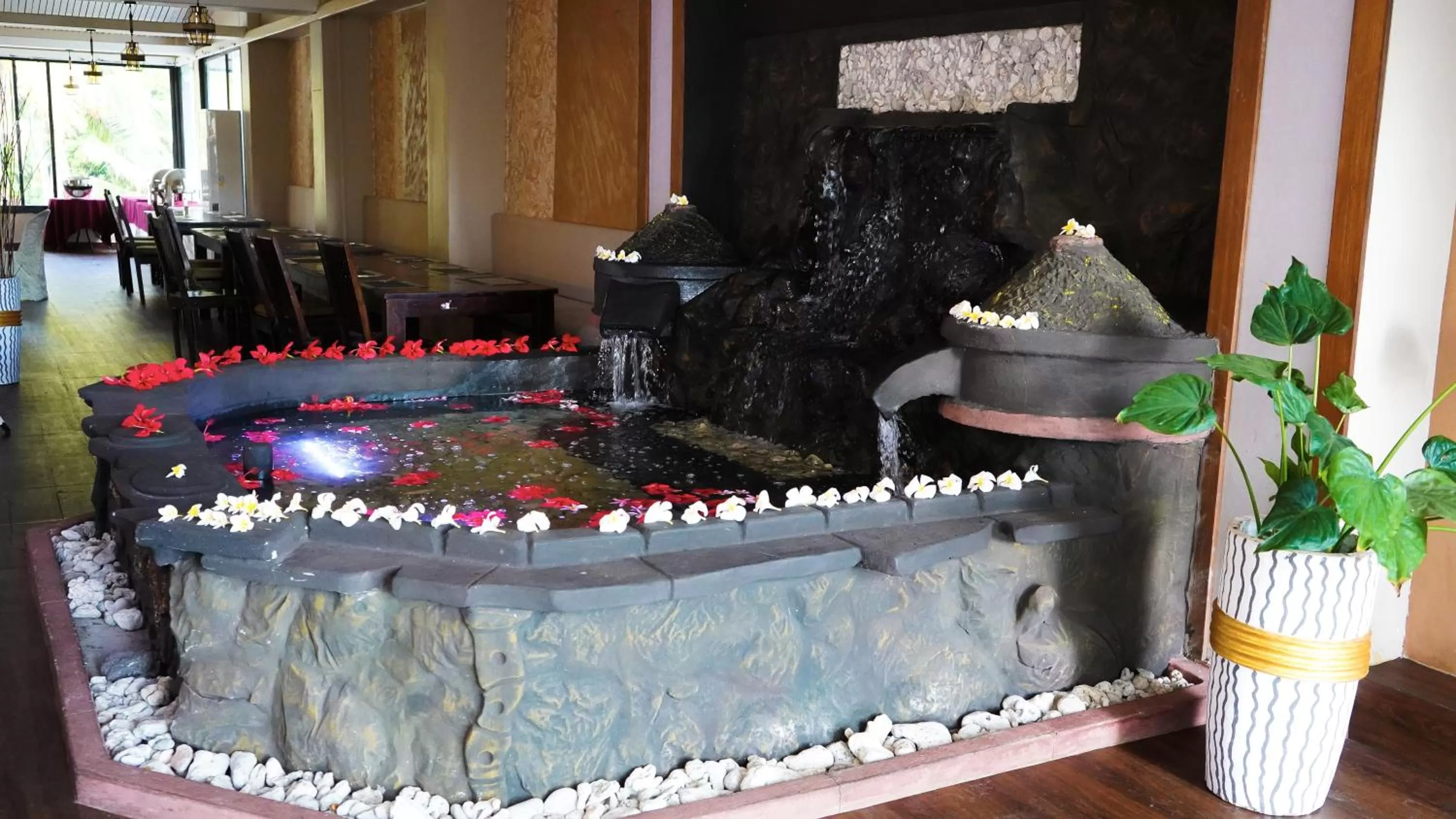 Restaurant/places to eat in Itsandra Beach Hotel & Resort